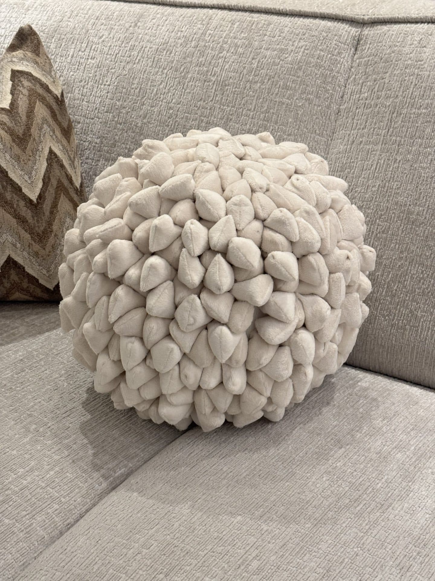 Kussen bal Pebble off-white 26 cm rond sierkussen