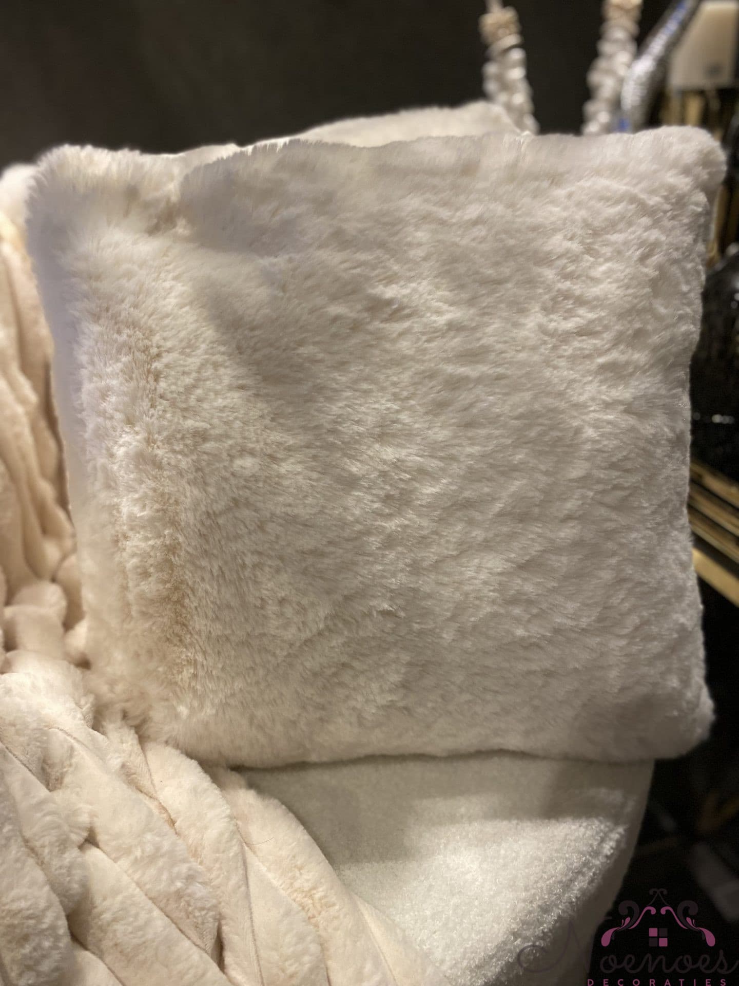 Sierkussen fluffy crème wit 45x45 cm