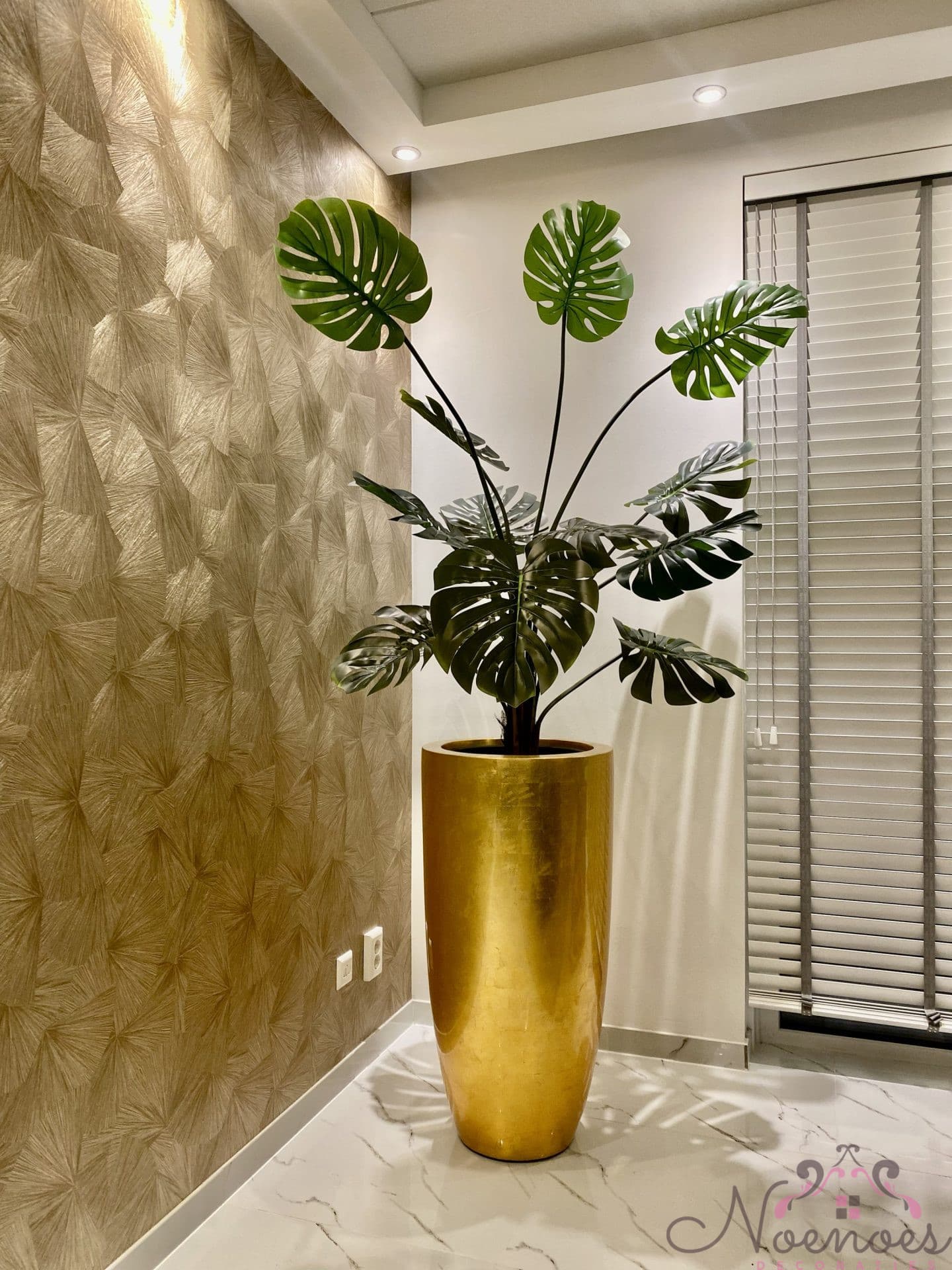 Monstera kunstplant in gouden vaas bladzilver glossy 46x90 cm