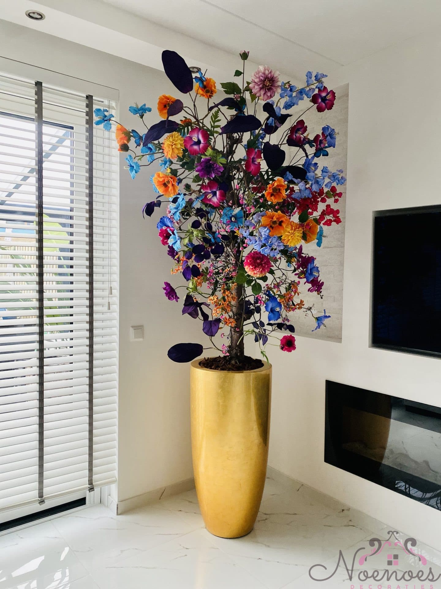 Flowerboom zijdebloemen in gouden vaas 245 cm hoog