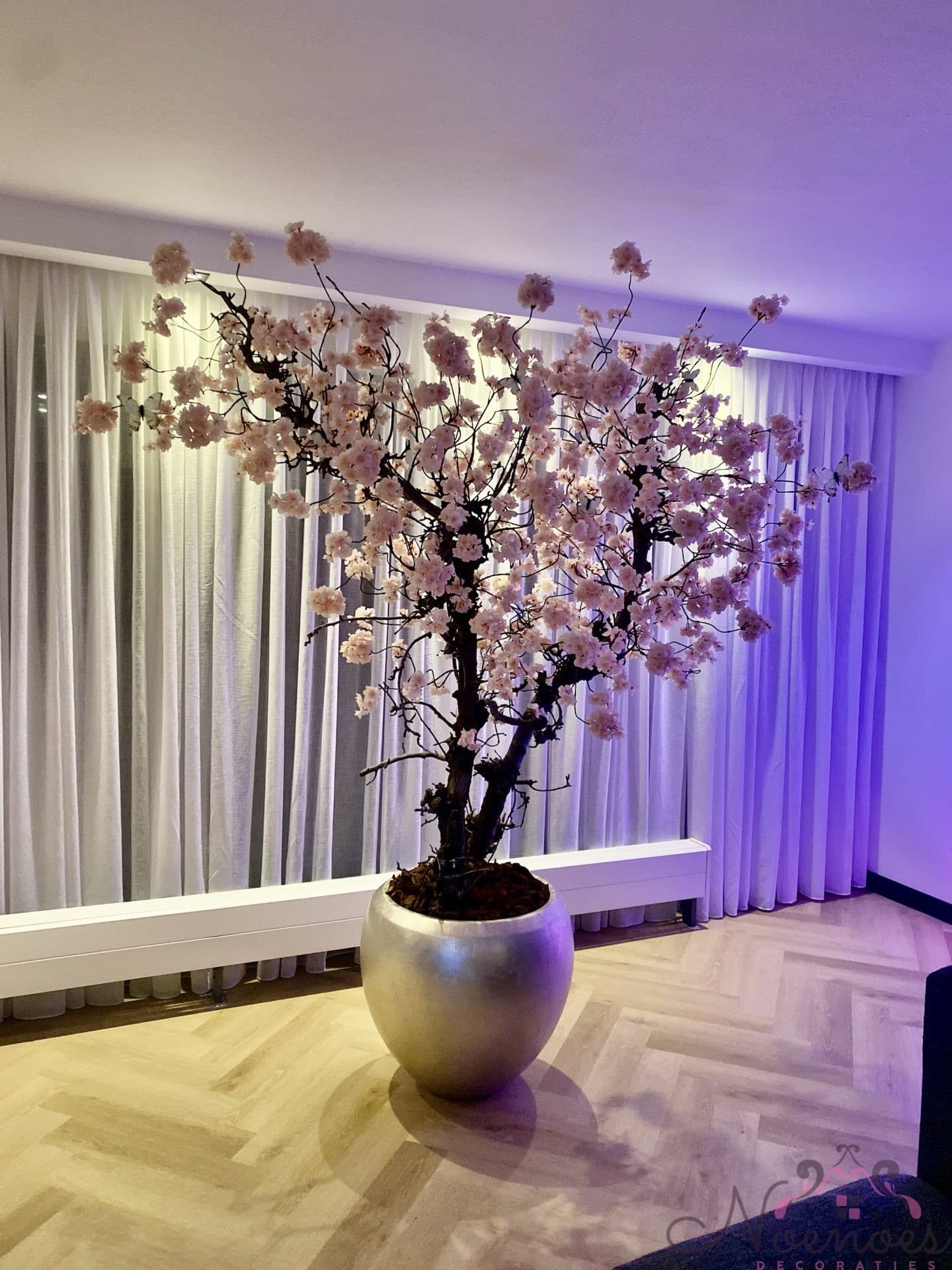 Bloesemboom XXL in champagne metallic vaas 240 cm hoog