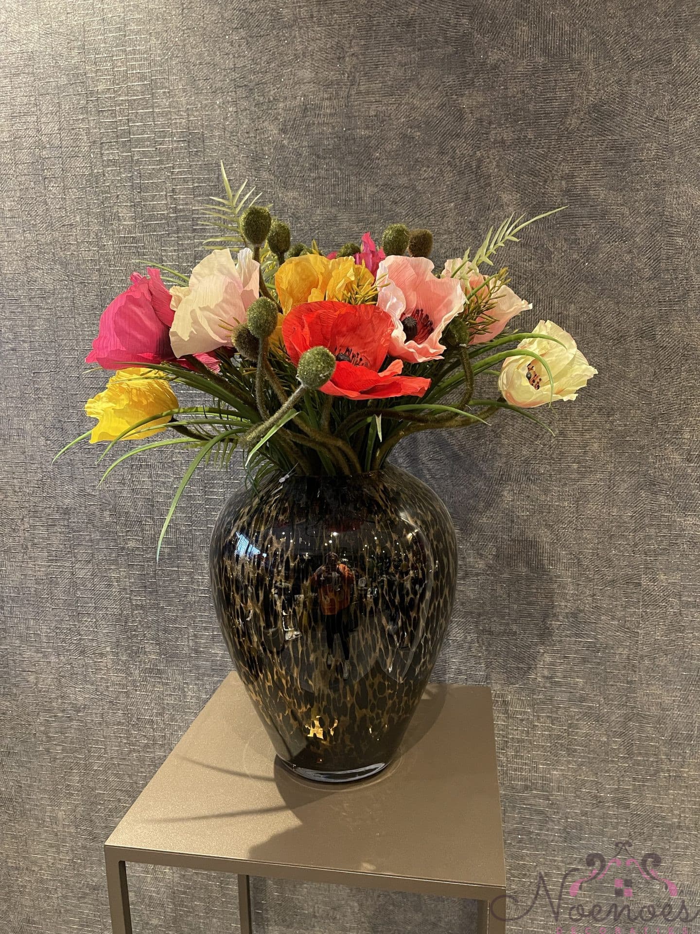 Cheetah vaas met kleurrijk zijdebloemen boeket