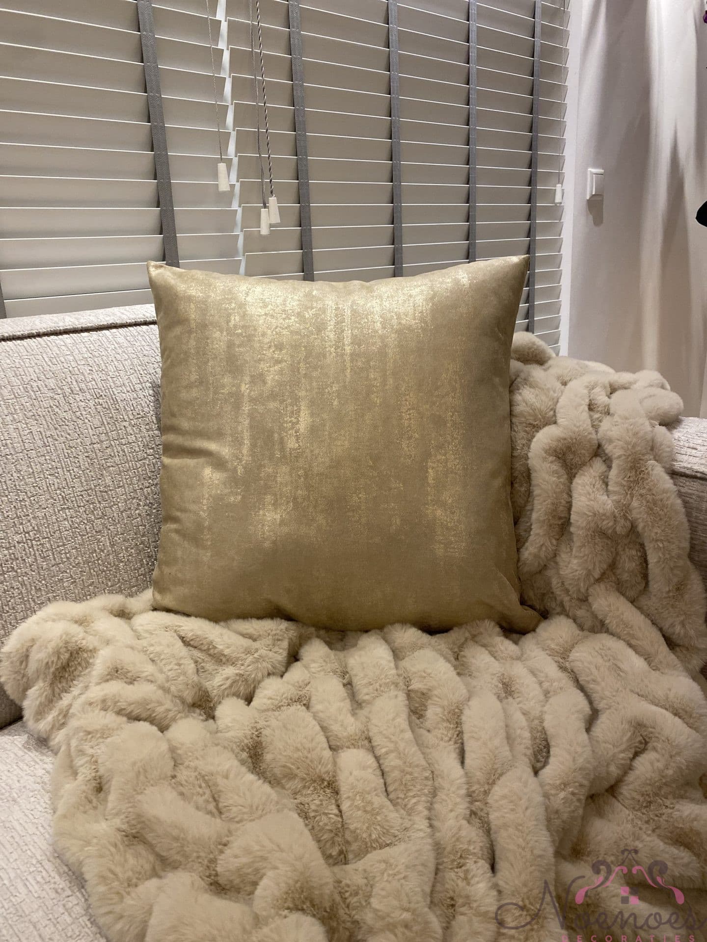 Sierkussen goud metallic shiny 50x50 cm