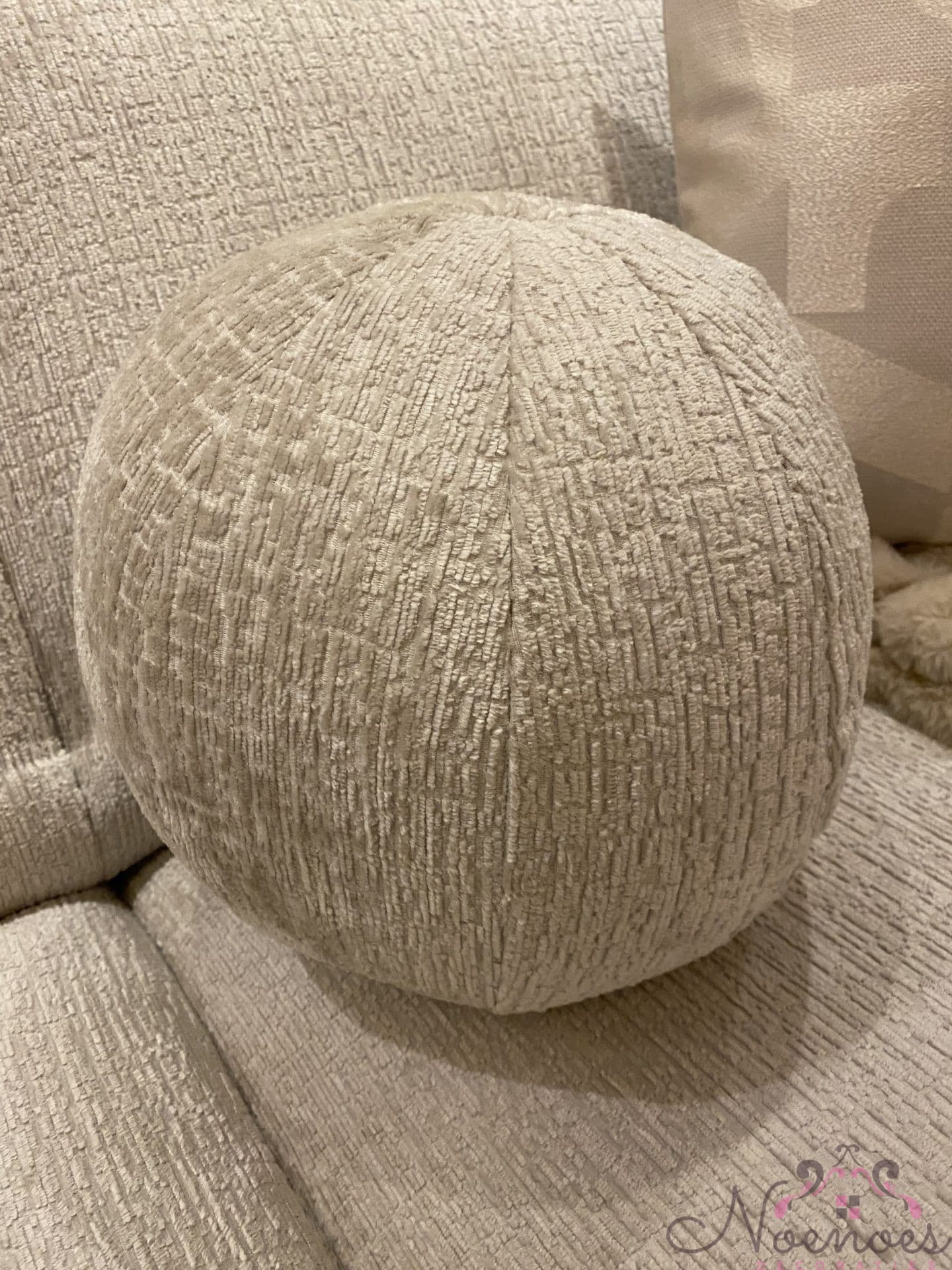 Kussen bal shell off-white crème 30x30 cm