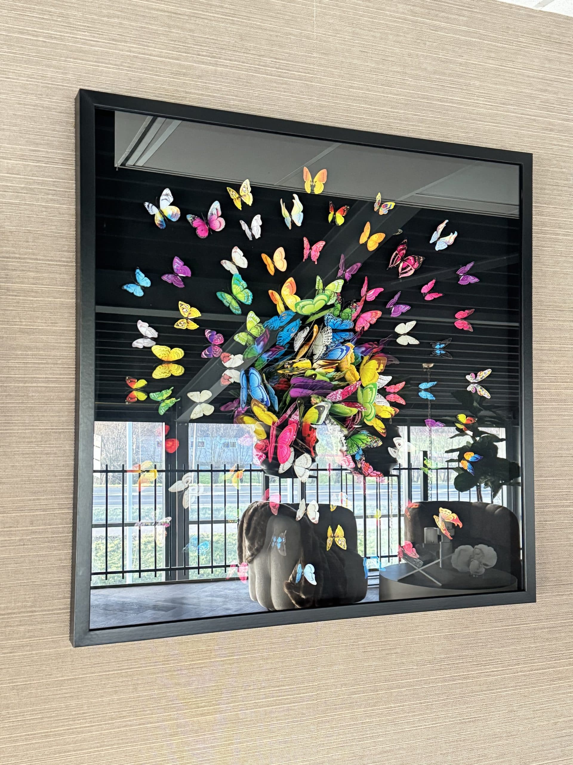 3D vlinderschilderij multicolor 100x100 cm met zwarte lijst / Afhaal actie !!