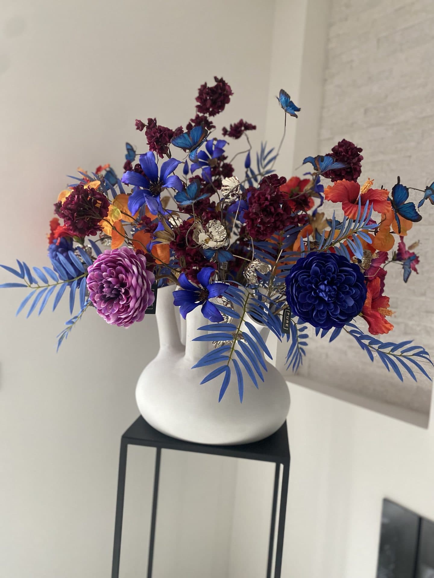 Toetervaas wit XXL opgemaakt met zijdebloemen 110 cm breed