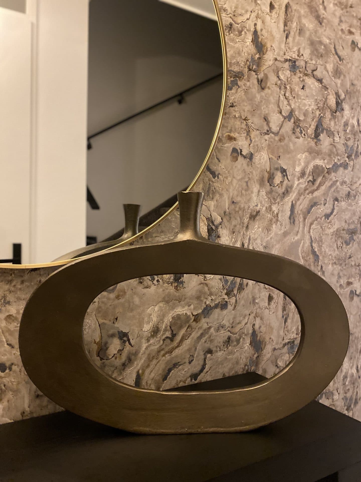 Vaas ovaal liggend aluminium brass champagne/goud 67x48 cm