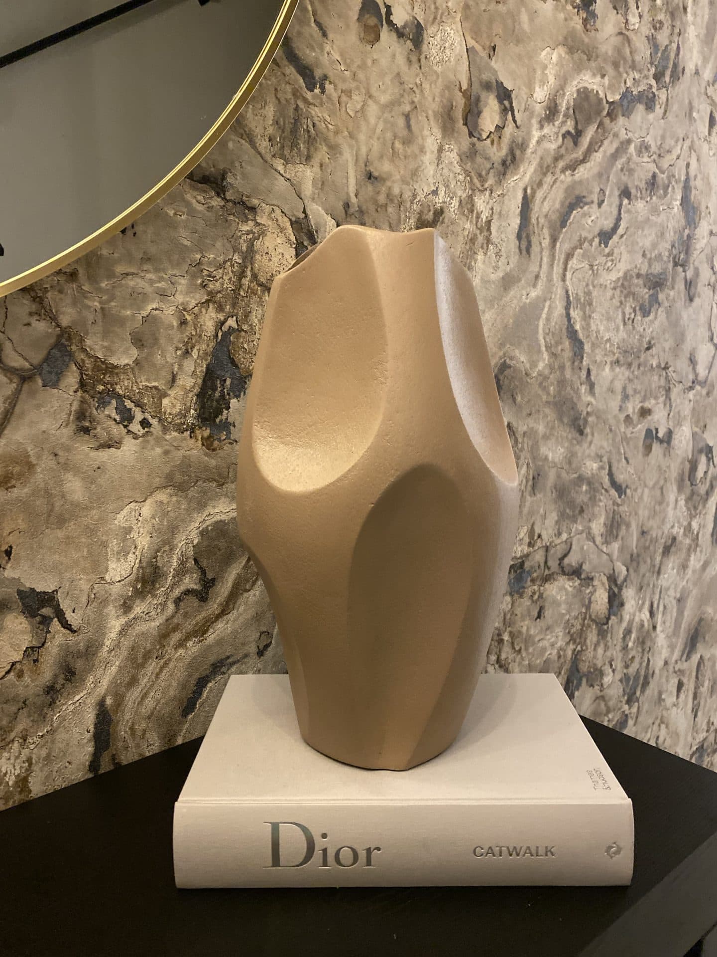 Vaas taupe Marbella M aluminium sculptuurvorm 46 cm