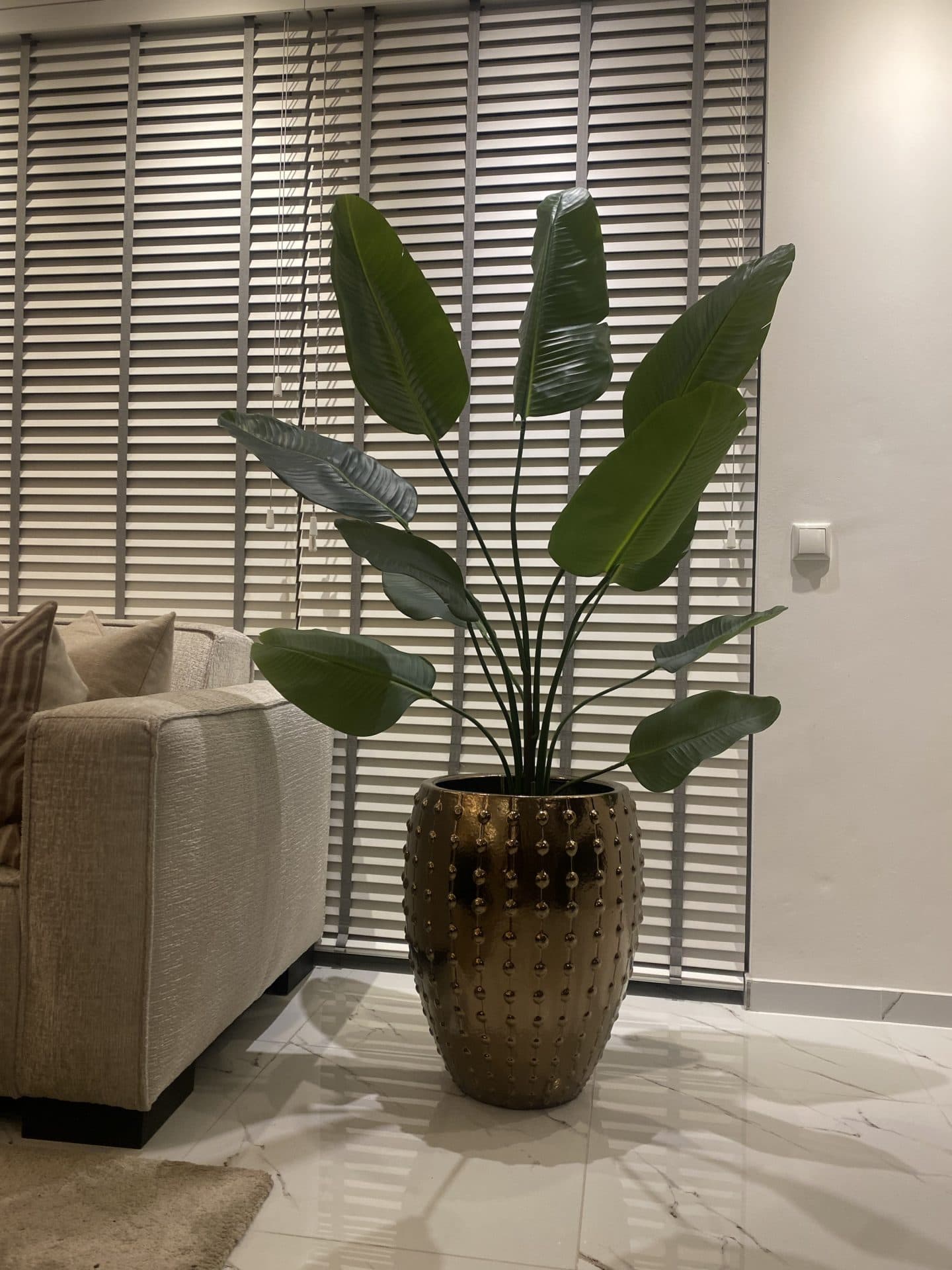Vaas brons goud met strelitzia kunstplant 175 cm