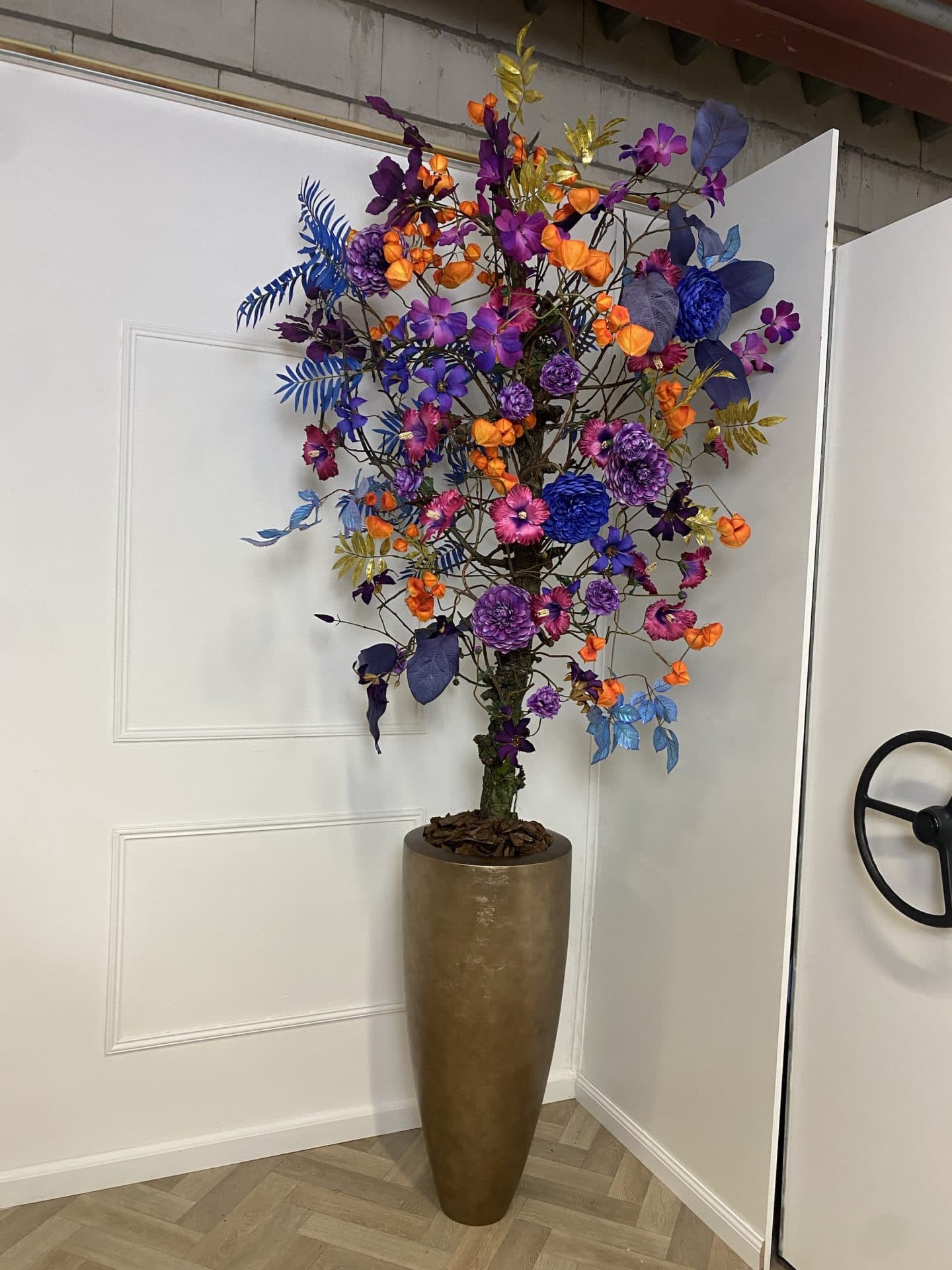 Flowerboom in bladgoud metallic vaas, totaalhoogte 245 cm