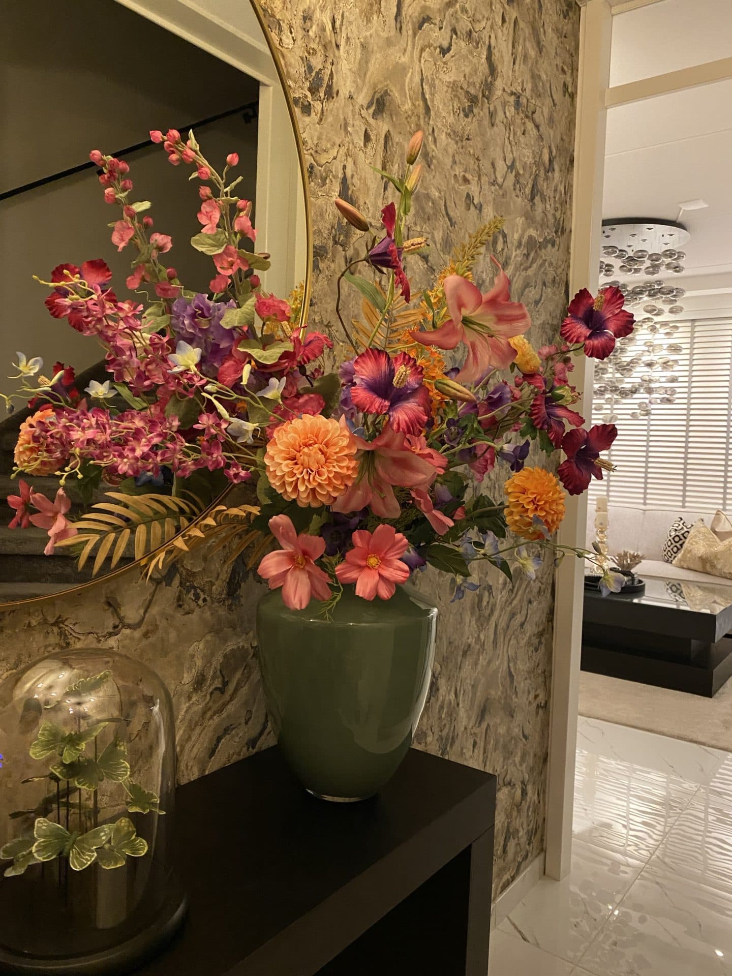 Vaas parel groen opgemaakt met zijdebloemen XL (100 cm)