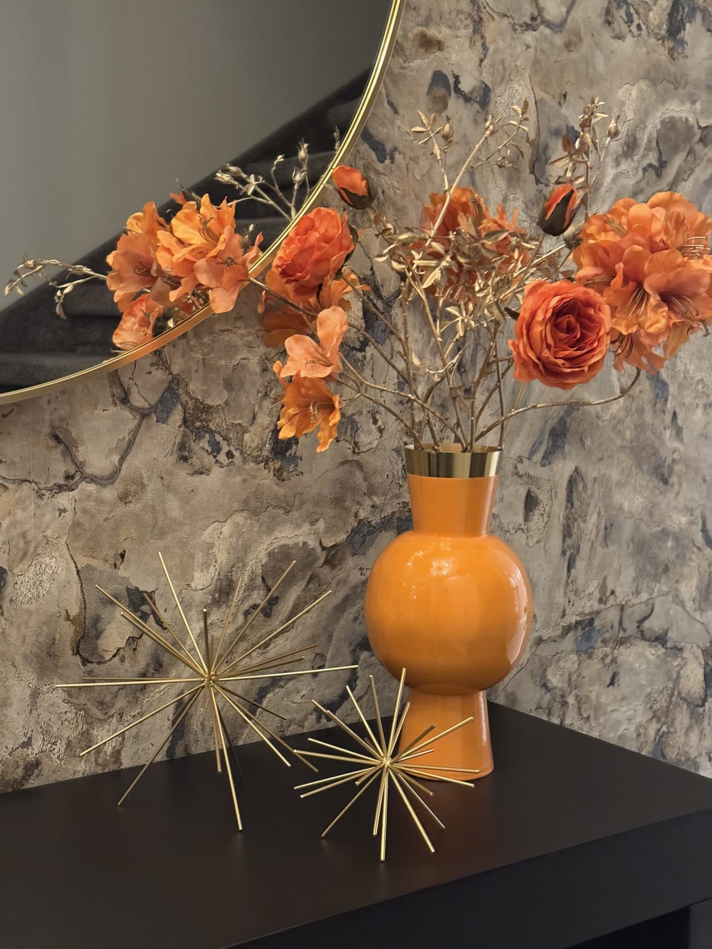 Vaas Richmond Clem oranje met zijdebloemen arrangement (61 cm)