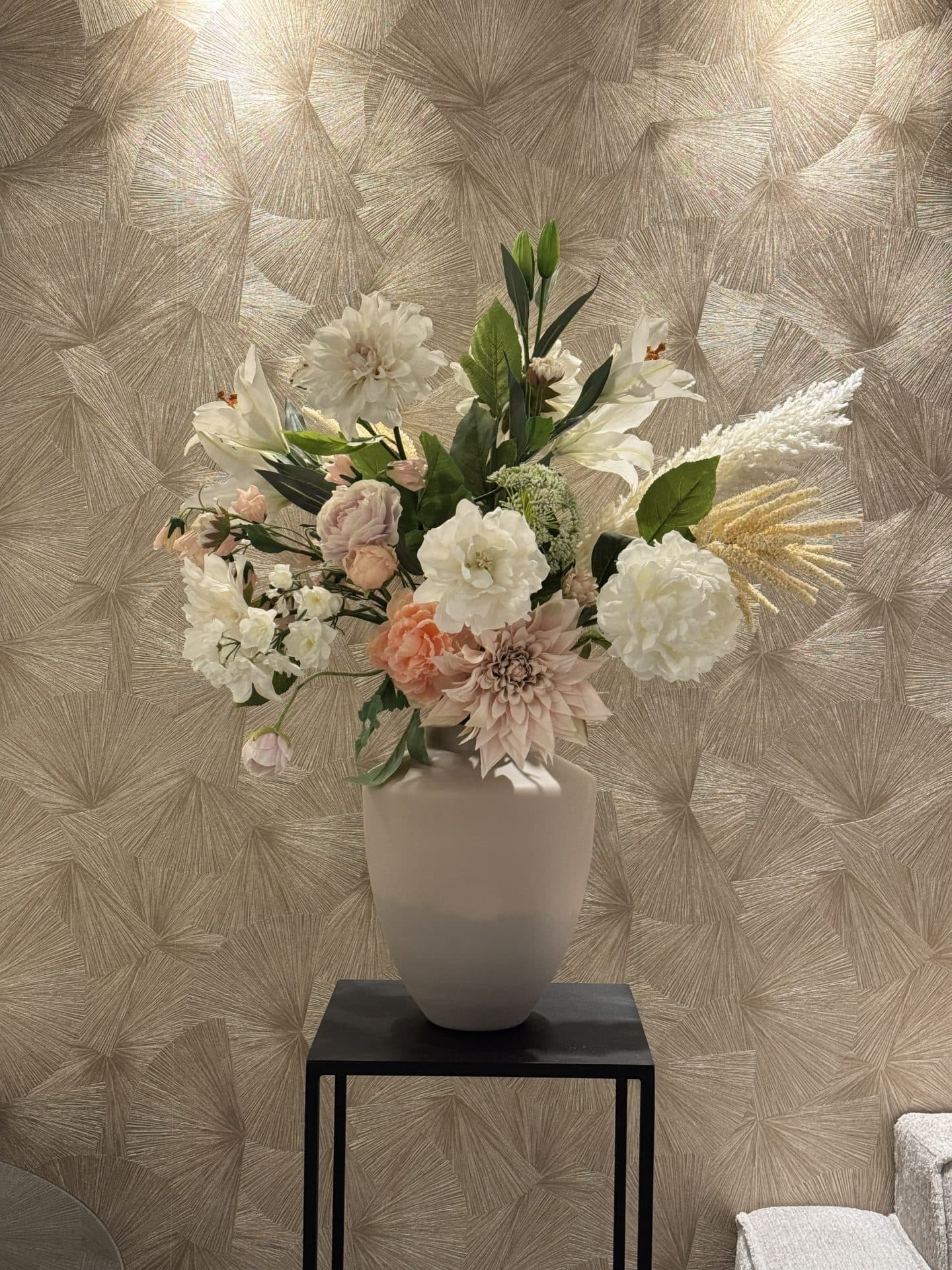 Vaas ivory mat M met zijdebloemen boeket, 90 cm hoog