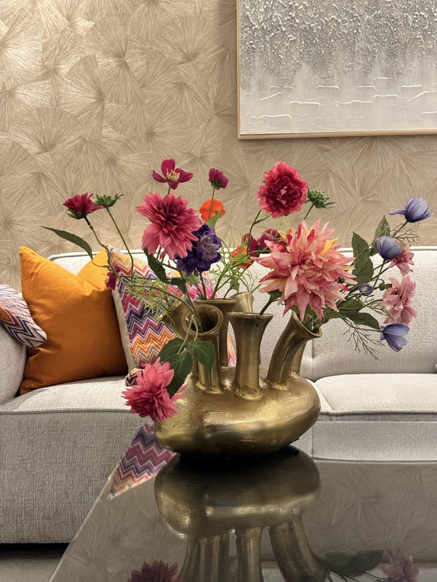 Toetervaas goud met 7 openingen opgemaakt met zijdebloemen