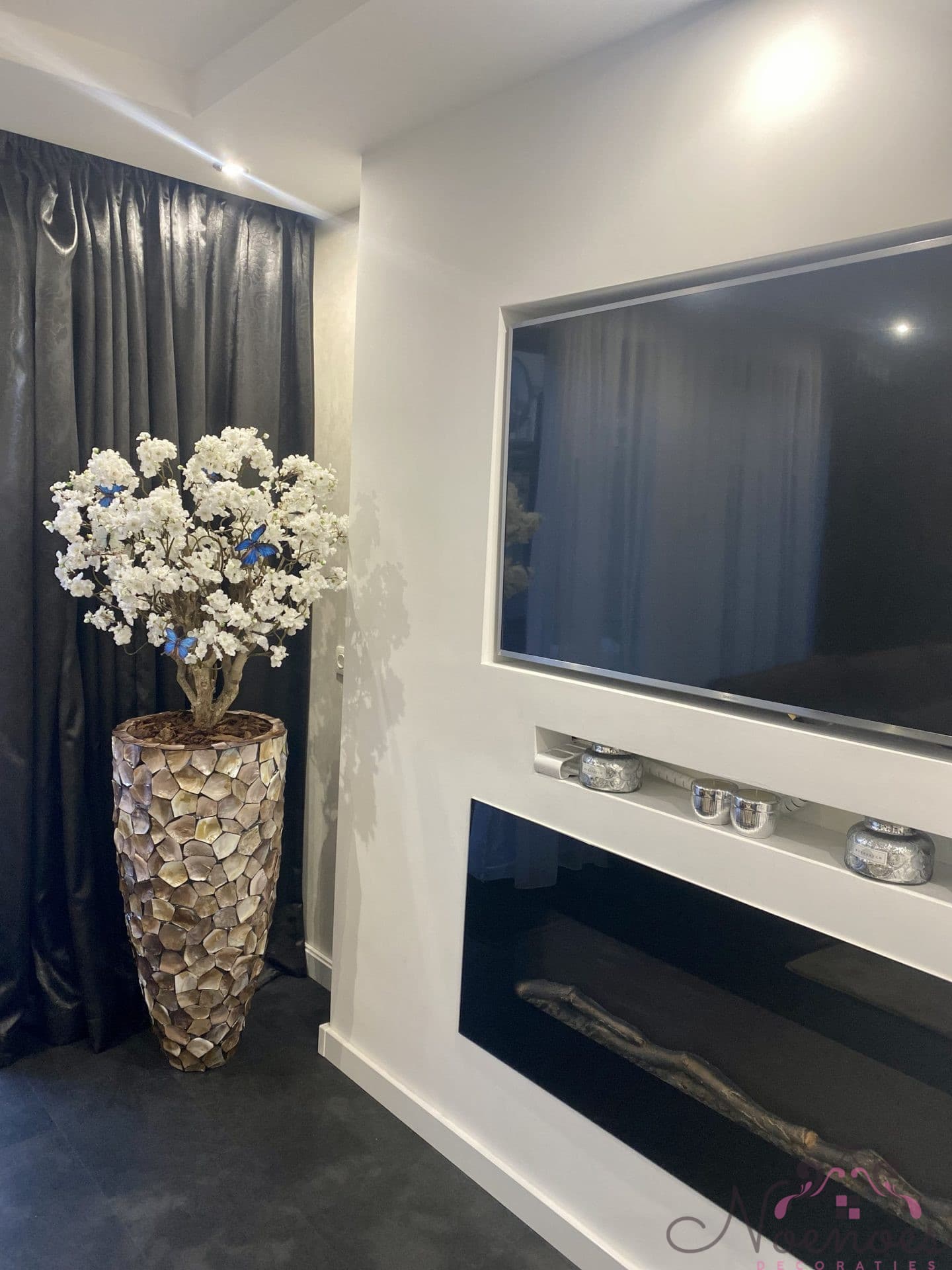 Schelpenvaas opgemaakt met Japanse sakura bloesems 175 cm