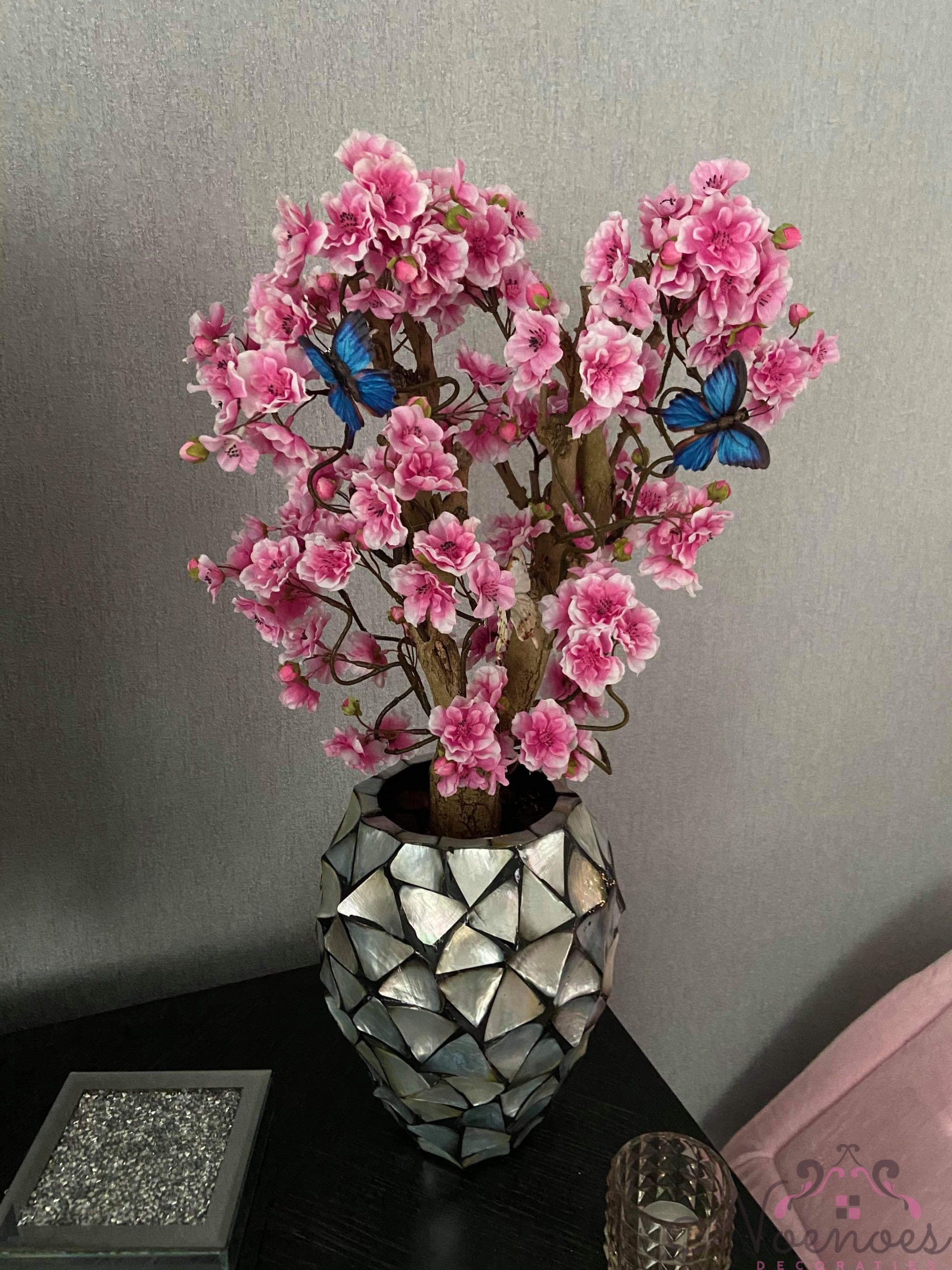 Schelpenvaas klein met Japanse Sakura bloesems donkerroze 24 cm