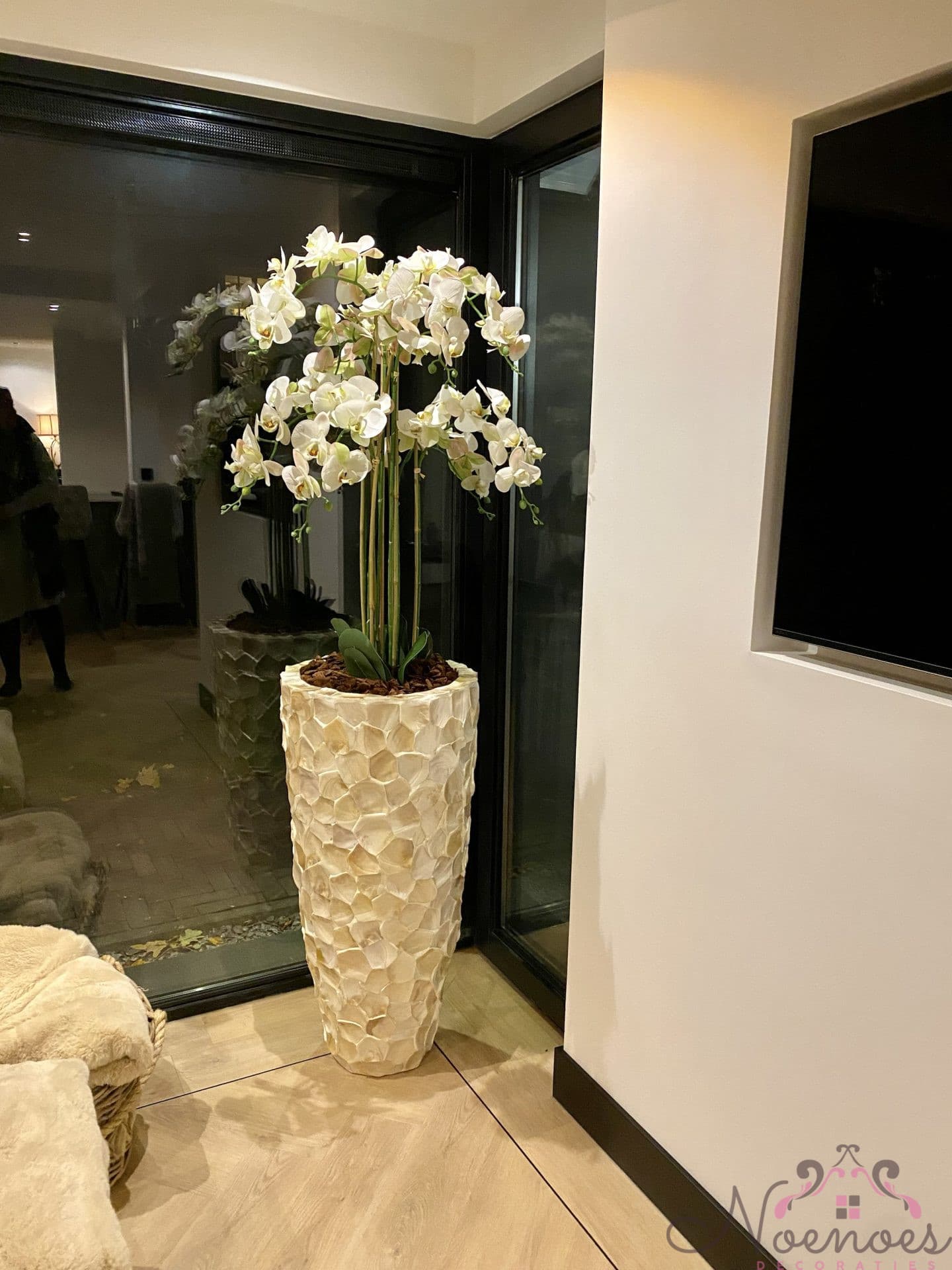 Schelpenvaas met kunst orchideeën 8 takken, 43x90 cm (totaal 180 cm)