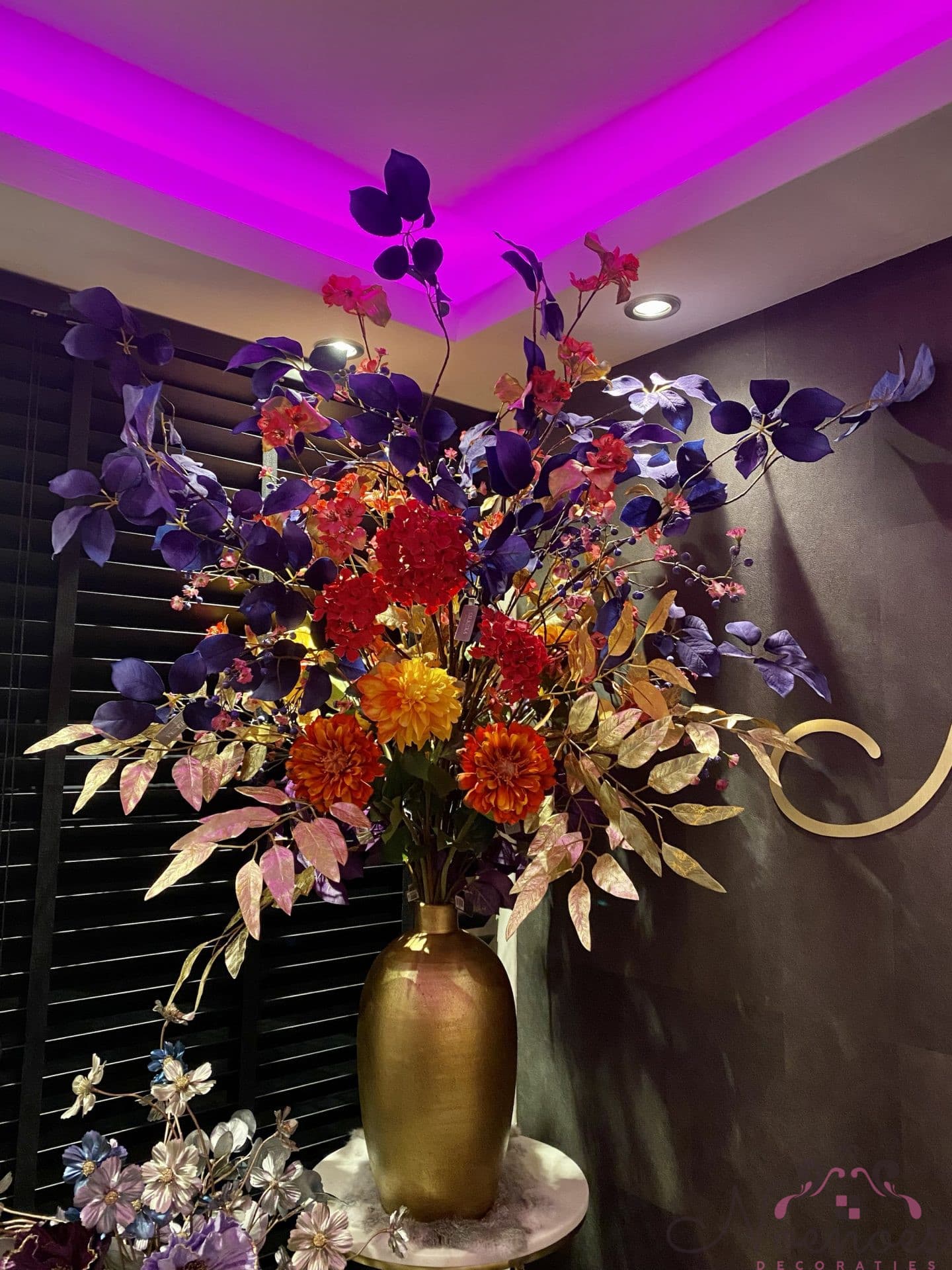 Vaas met zijdebloemen boeket Silka XXL goud 130 cm hoog