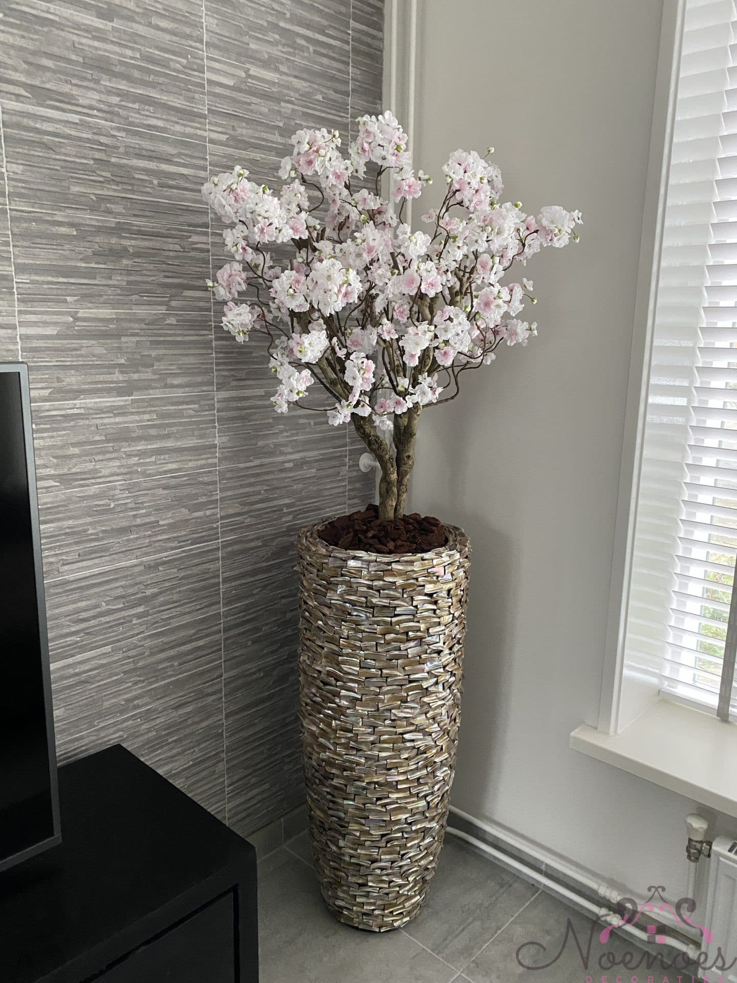 Schelpenvaas bruin/goud 90 cm met Japanse Sakura bloesems roze/wit