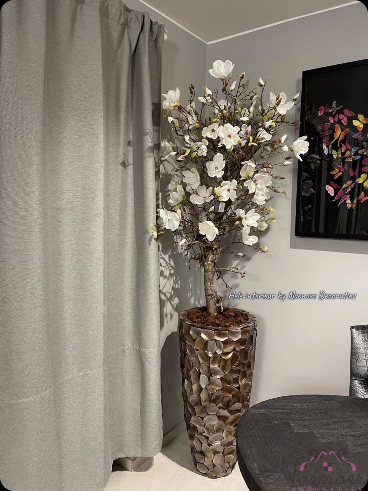 Schelpenvaas met magnolia boom bruin/rosé 43x90 cm opgemaakt 220 cm