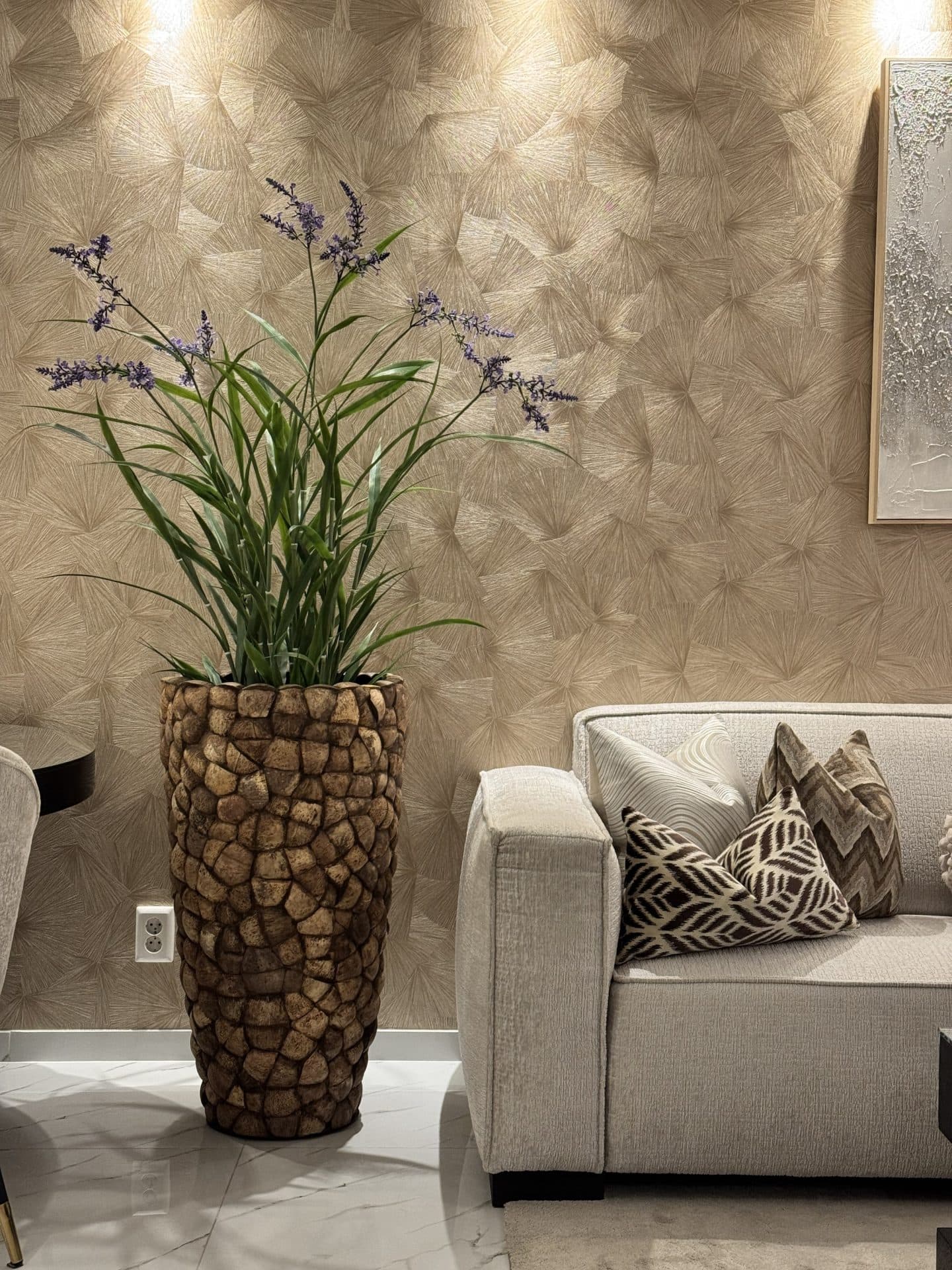 Kokosnoot vaas opgemaakt met lavendel kunstplant D46,5 H90 cm