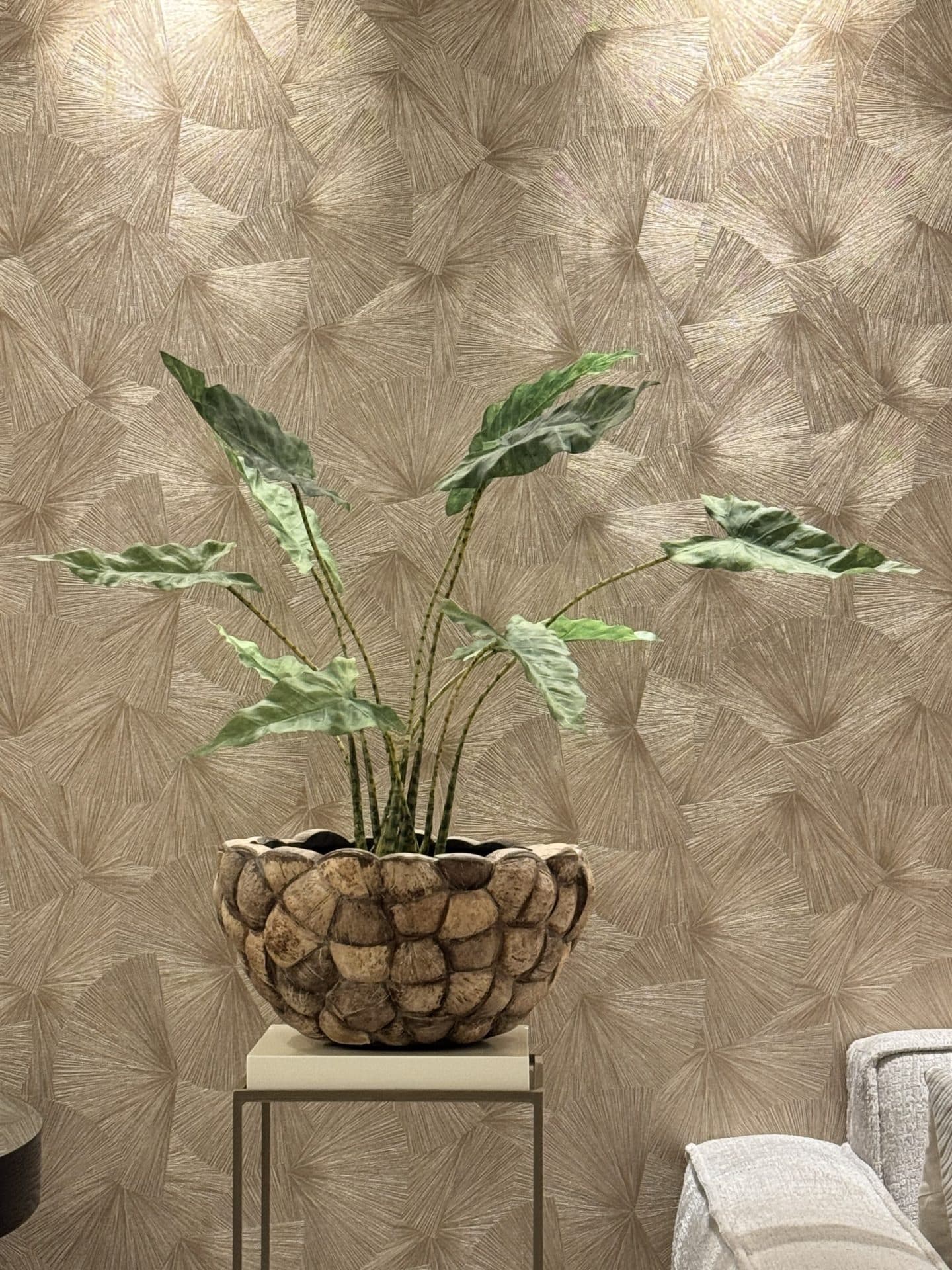 Kokosvaas bowl opgemaakt met Alocasia zebrina kunstplant (43×22 cm)