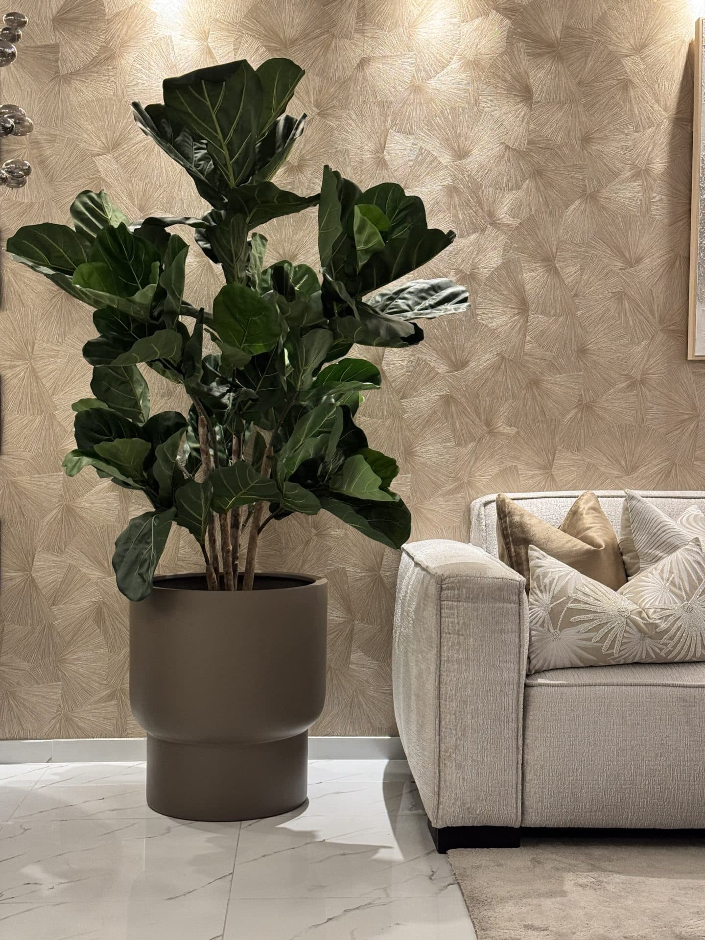Vaas taupe met Ficus Lyrata kunstplant, hoogte 205-220 cm