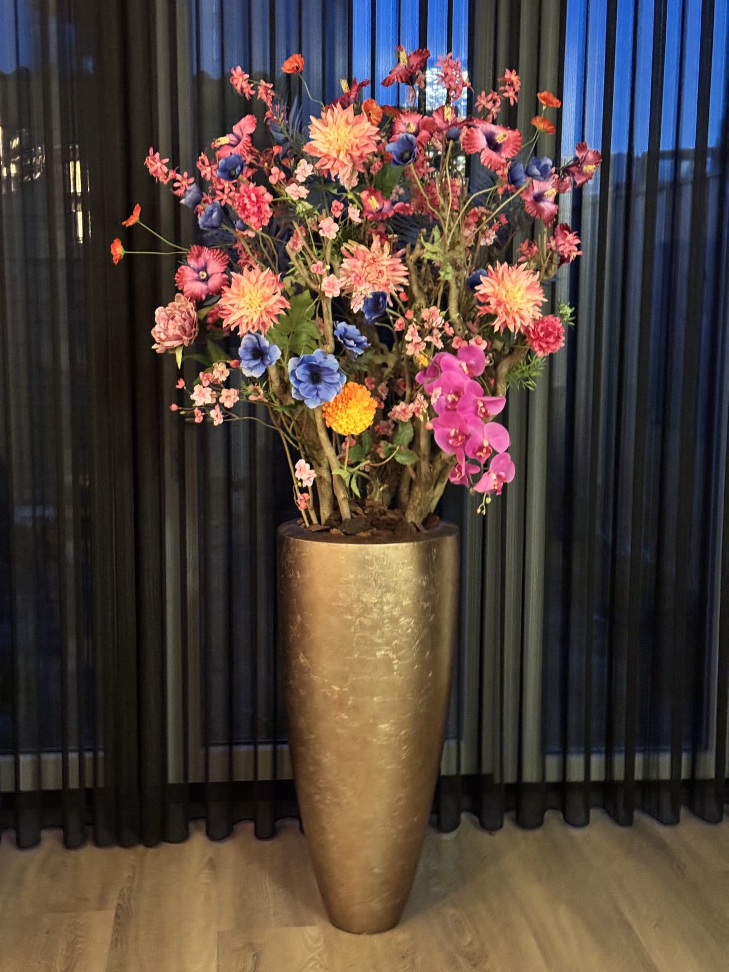 Vaas champagne metallic met zijden flowerboom 195-205 cm