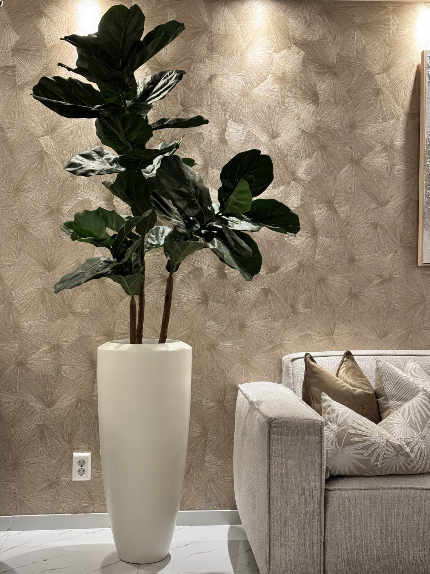 Vaas ivory mat 90 cm opgemaakt met zijde tabaksplant 230 cm