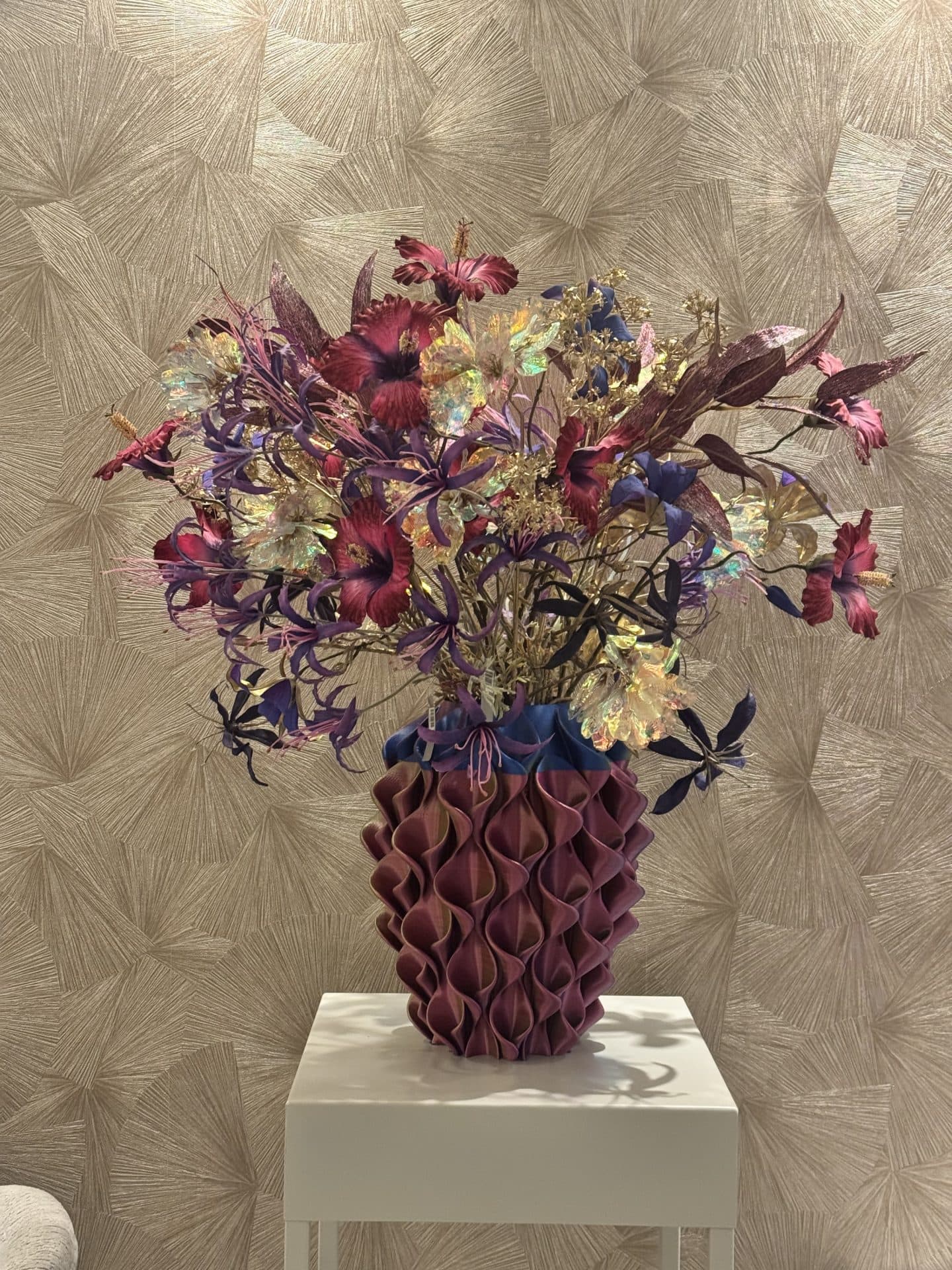 3D vaas multicolor opgemaakt met zijdebloemen arrangement