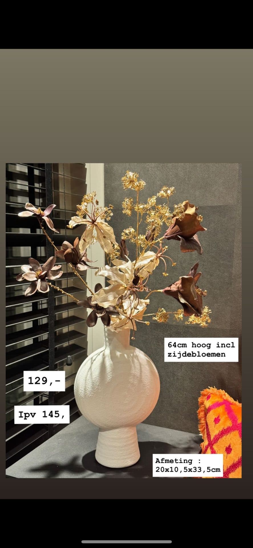 Witte vaas met zijdebloemen arrangement 20x10,5x33,5 cm