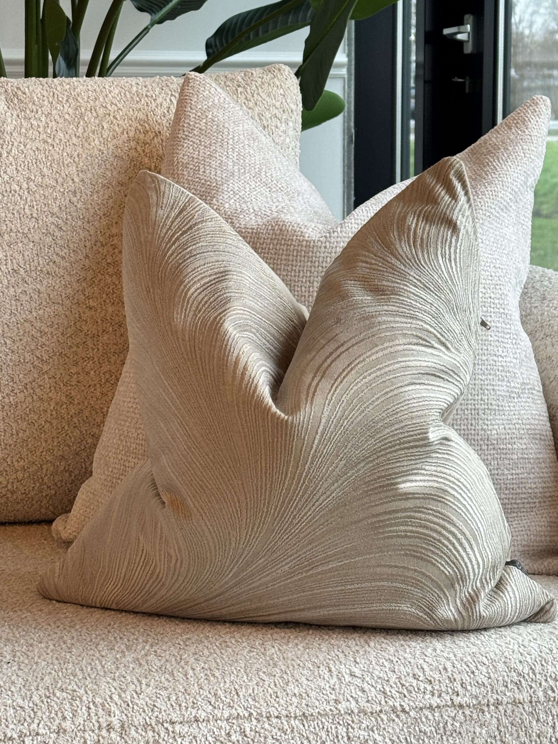 Sierkussen wave champagne/zand 50x50 cm
