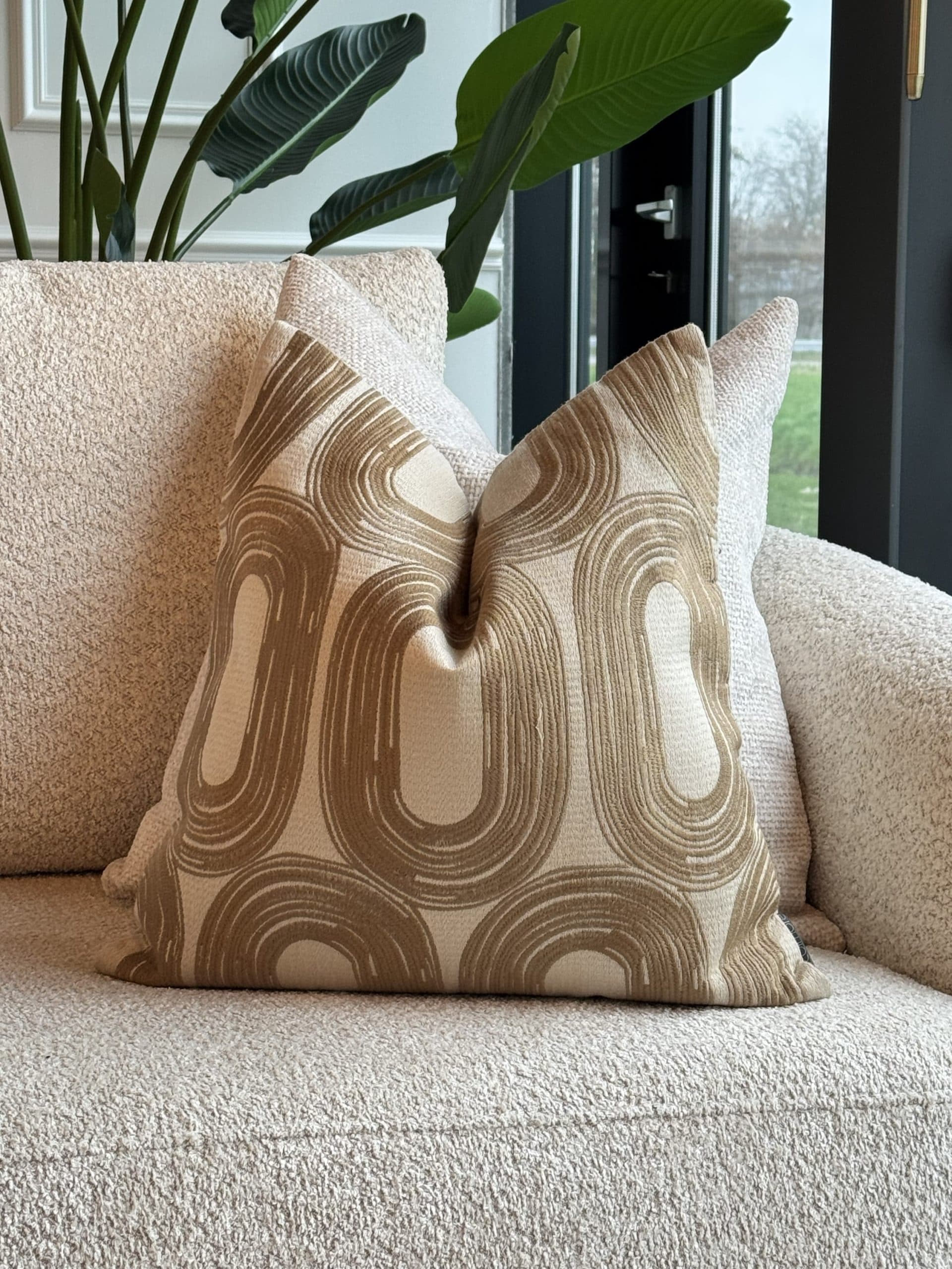 Sierkussen zand taupe retro patroon 50x50 cm
