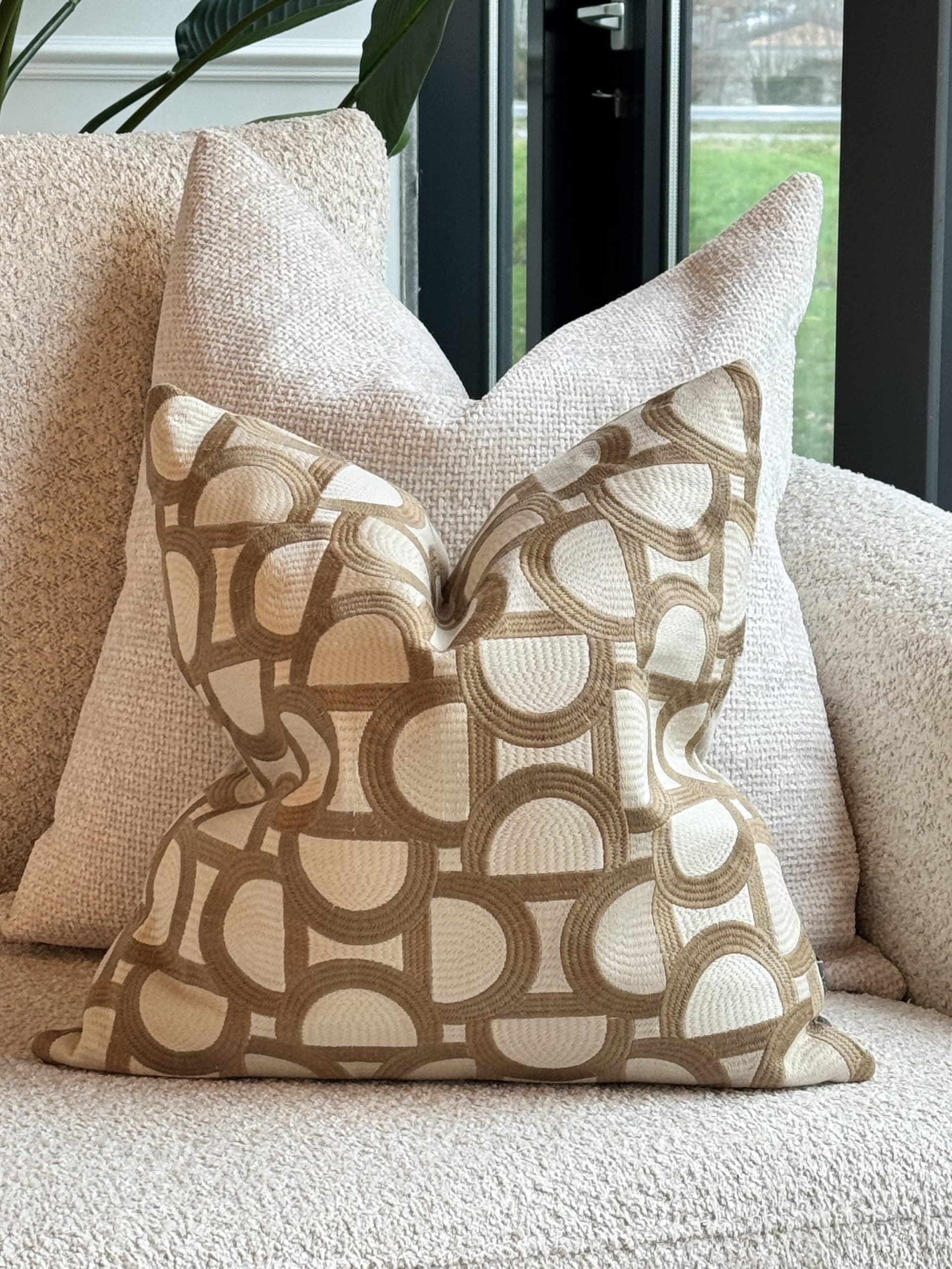Sierkussen geometrisch patroon zand-taupe 45x45 cm