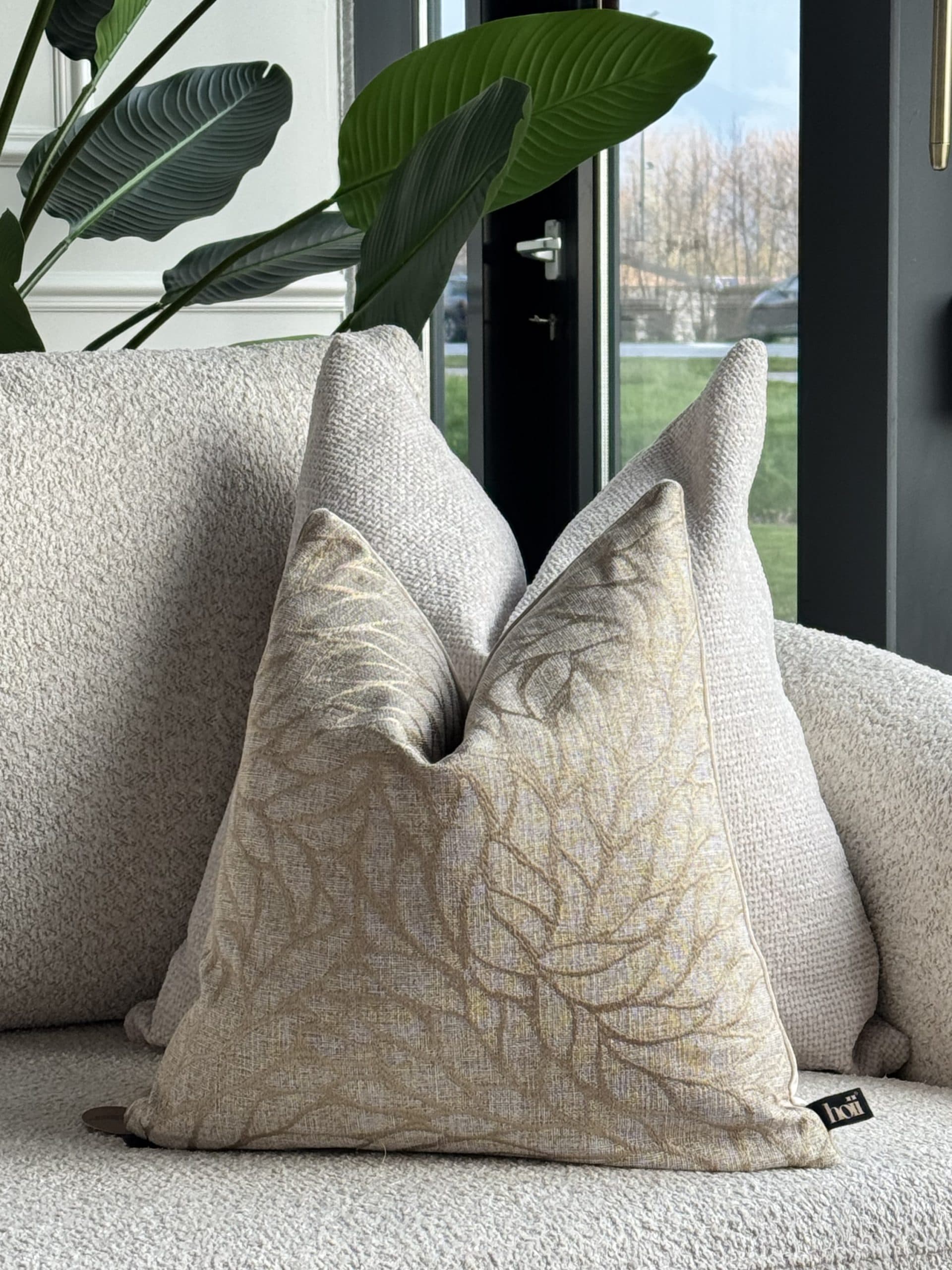 Sierkussen Rosella 45x45 cm beige met bladprint