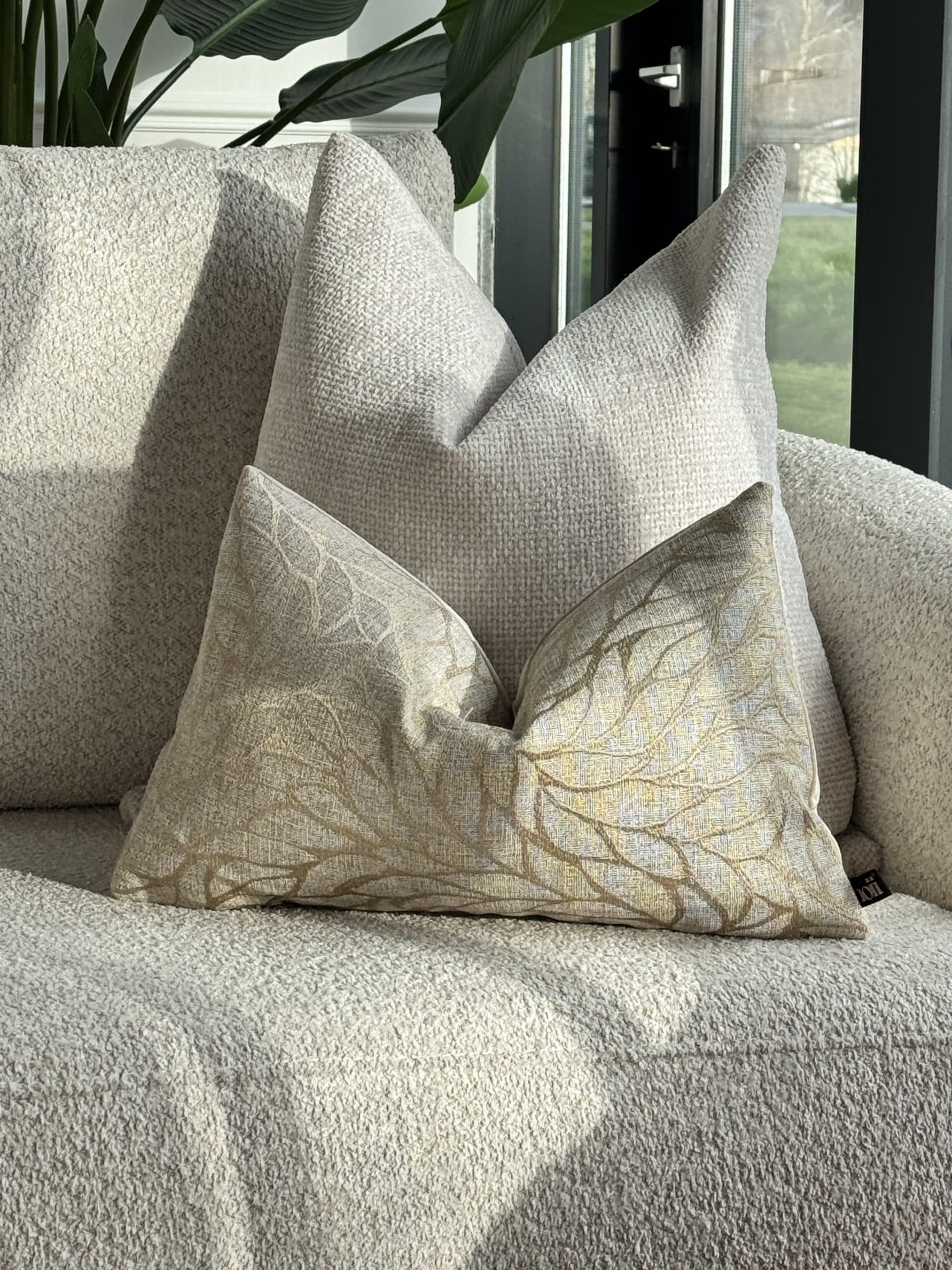 Sierkussen Hoii Rosella 30x50 cm parchment beige bladprint