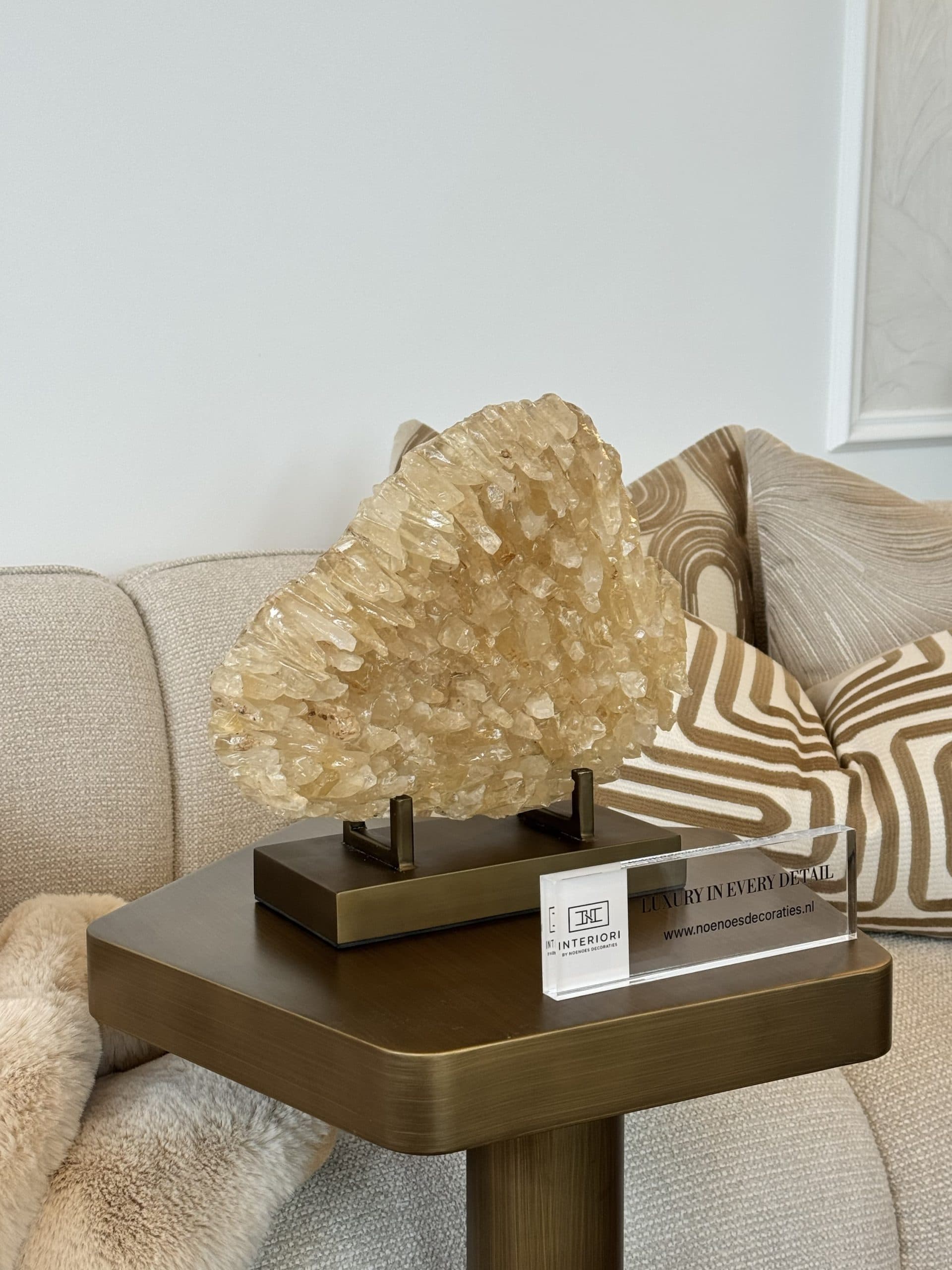 Quartz ornament op bronzen voet 32x13,5x30 cm