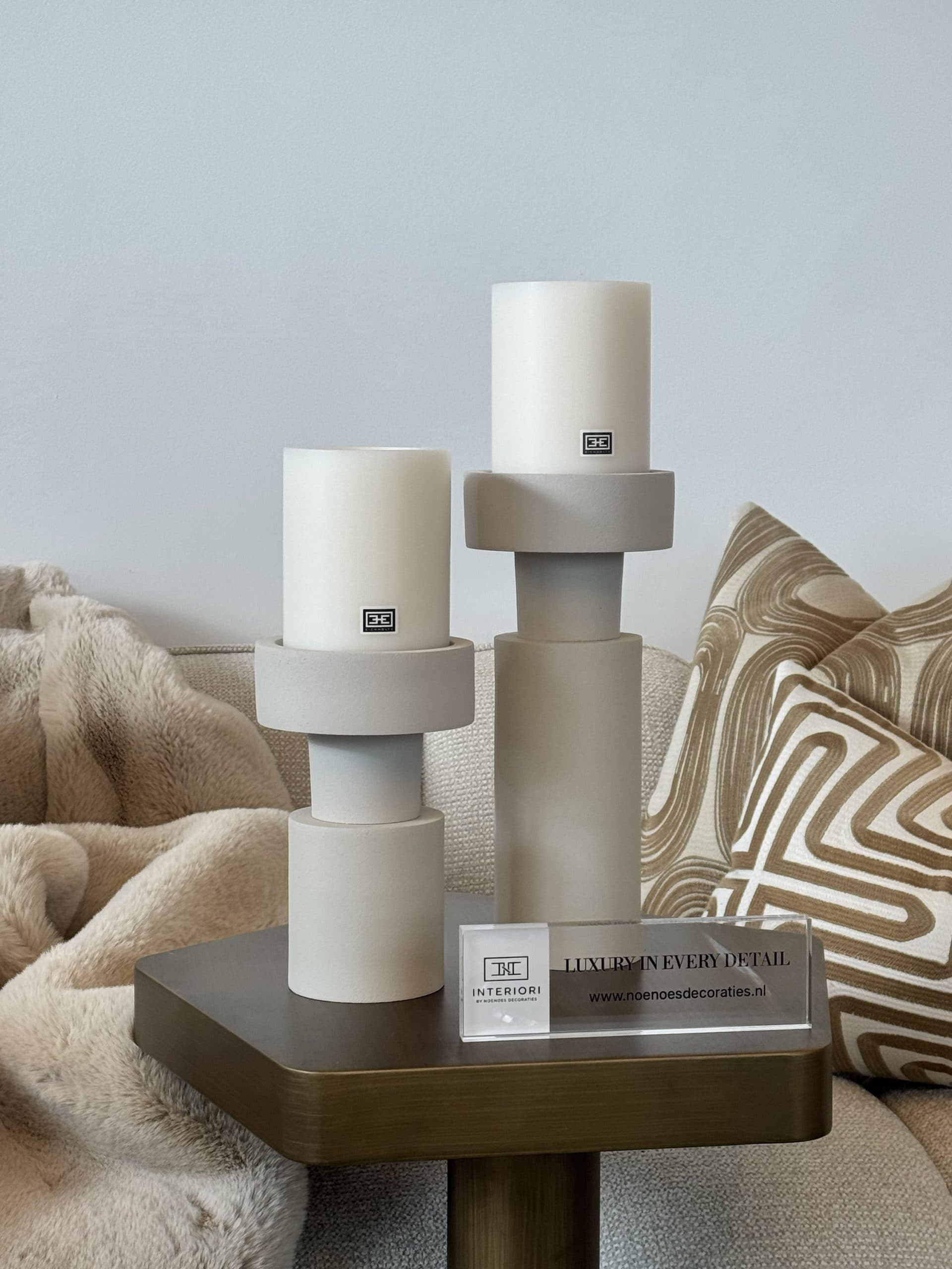 Luxe kaarshouders set van 2 ivory inclusief Eichholtz kaarsen