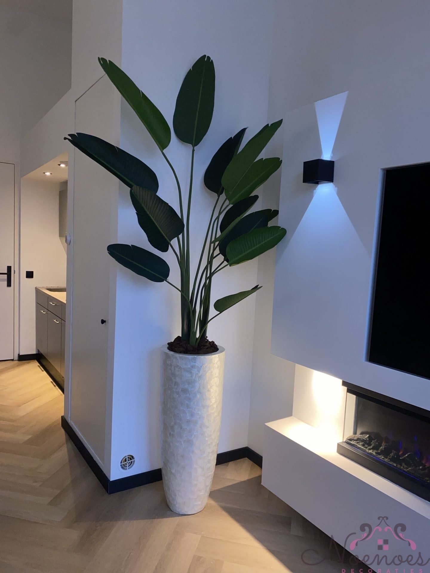 Capiz schelpenvaas opgemaakt met kunstplant strelitzia 250 cm