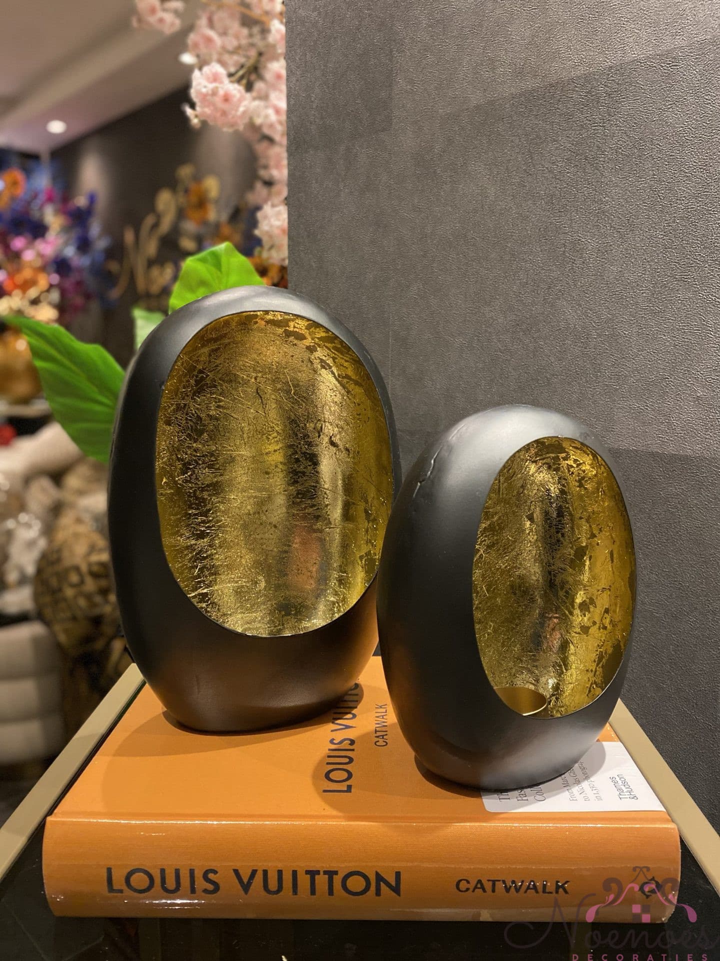 Kaarsenhouders set van 2 eivormig zwart-goud 19 en 25 cm
