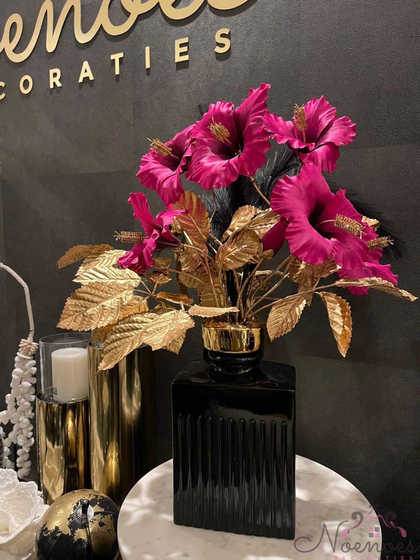 Parfumfles vaas zwart-goud met zijden hibiscus bloemen 50 cm