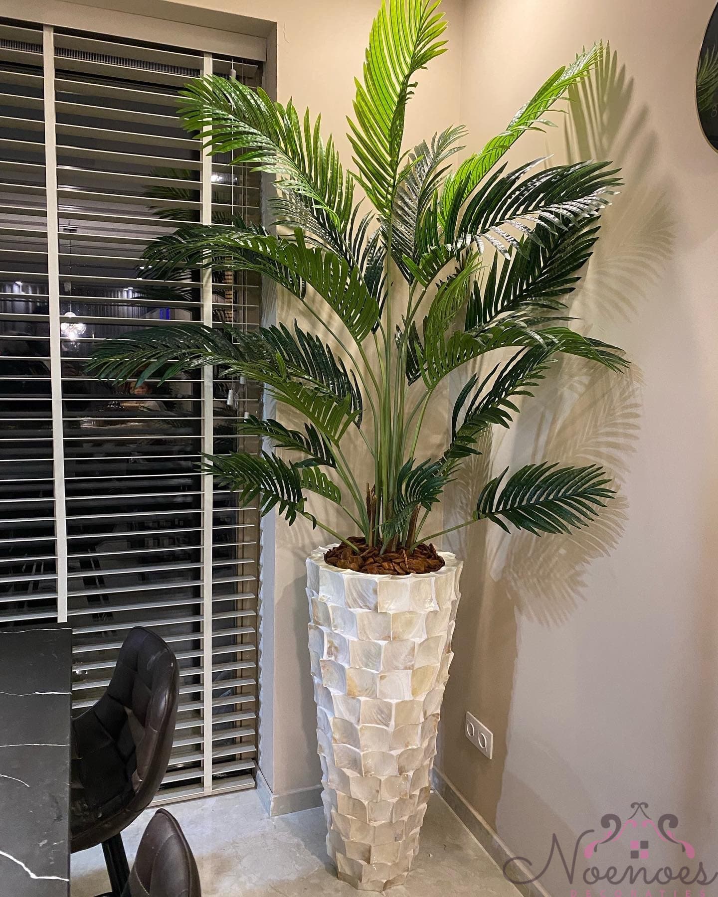Schelpenvaas Mother of Pearl met kunstpalm 230-240 cm