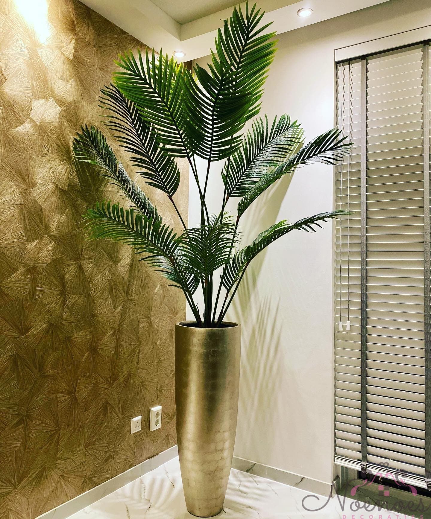 Vaas champagne metallic 90 cm opgemaakt met palm kunstplant