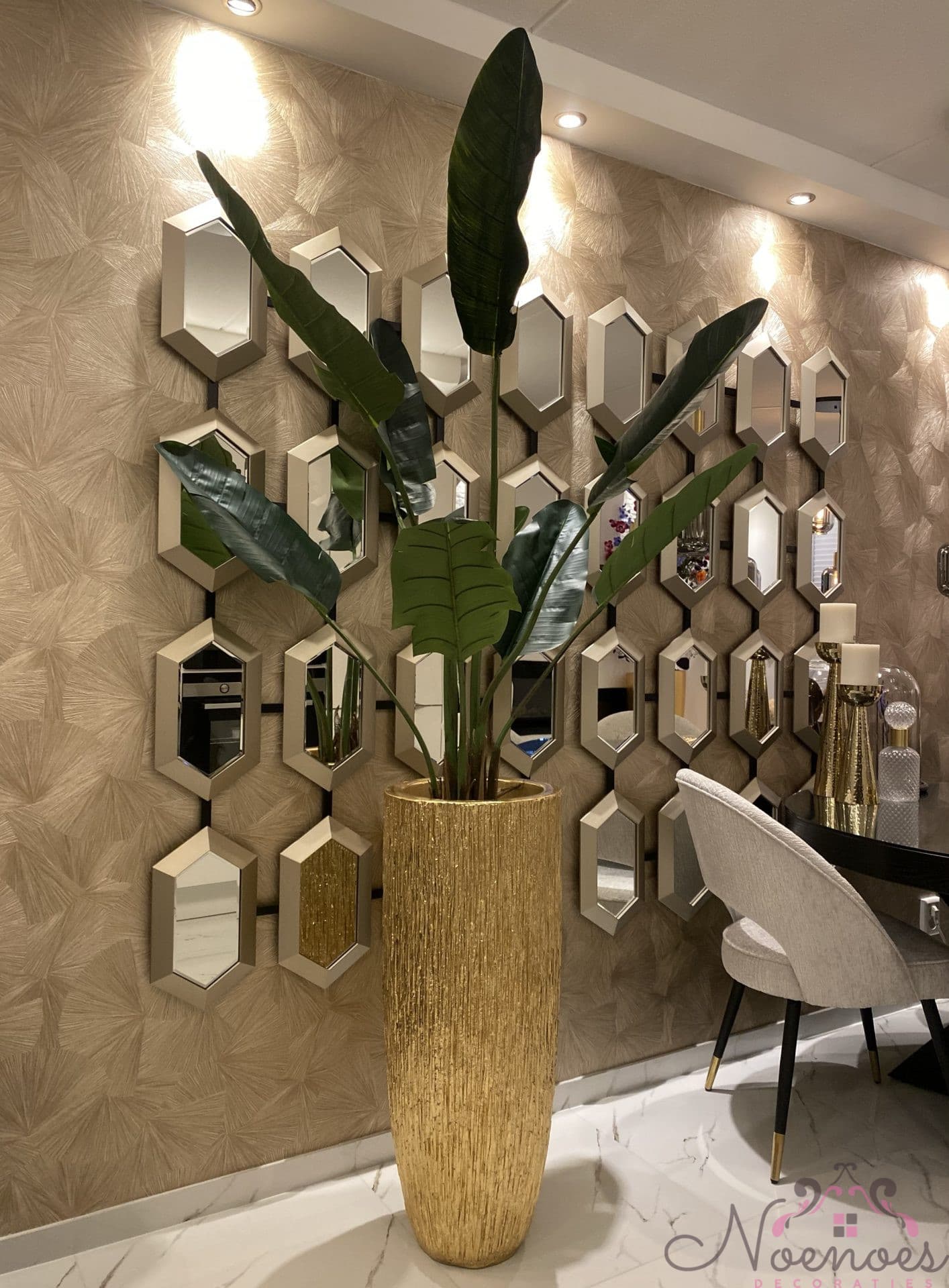Vaas Madrid goud opgemaakt met traveller palm kunstplant 210 cm
