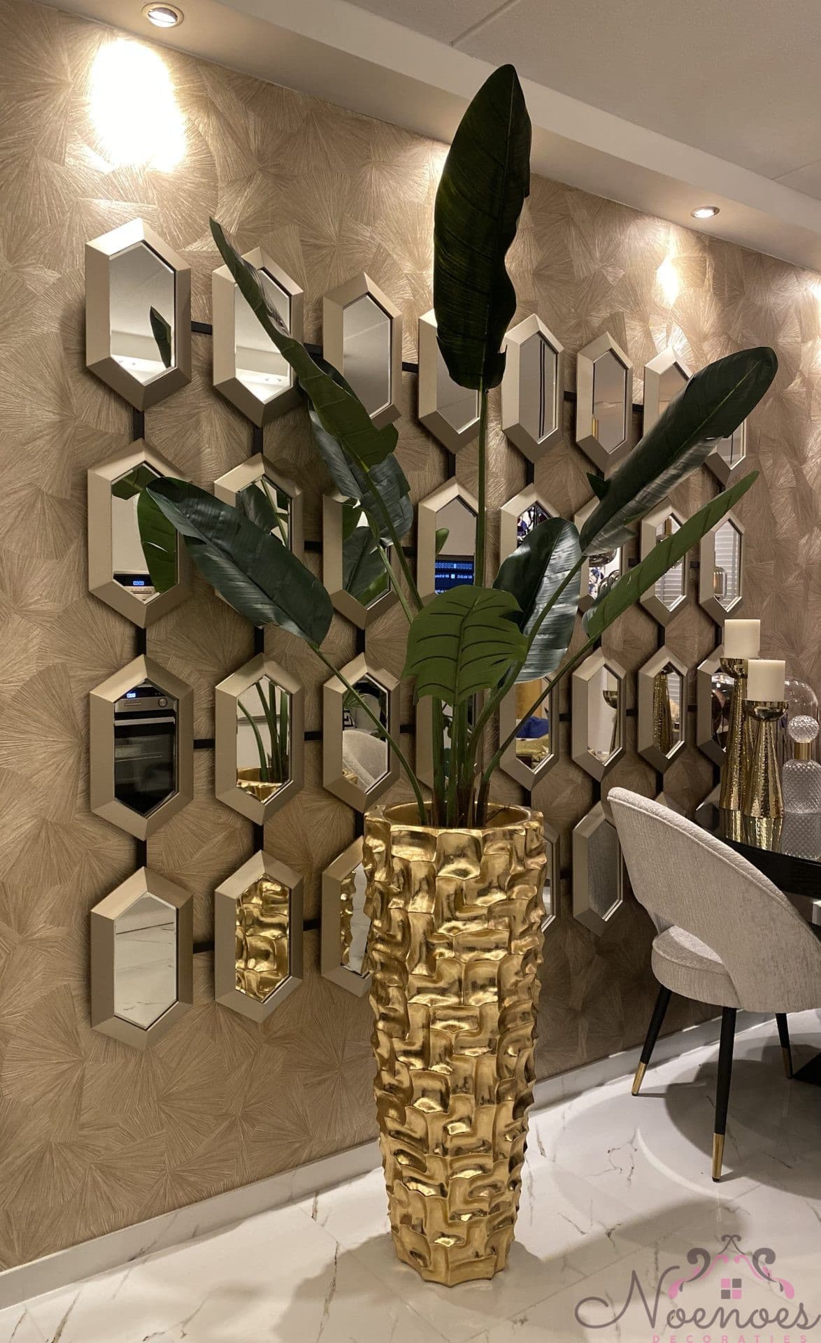 Vaas Malaga goud opgemaakt met traveller palm kunstplant 210 cm
