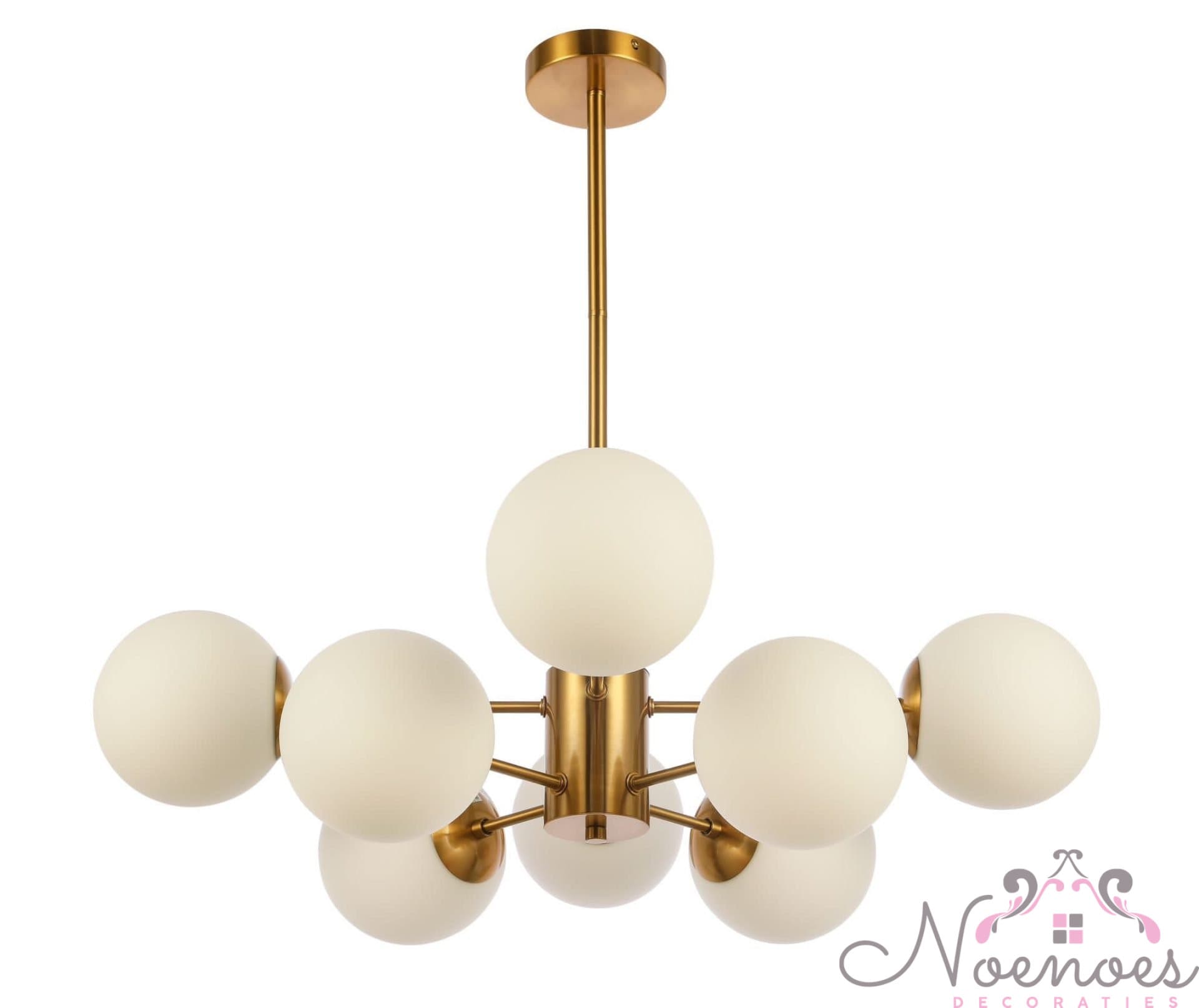 Hanglamp 8-lichts gouden messing met witte glazen bollen 68 cm