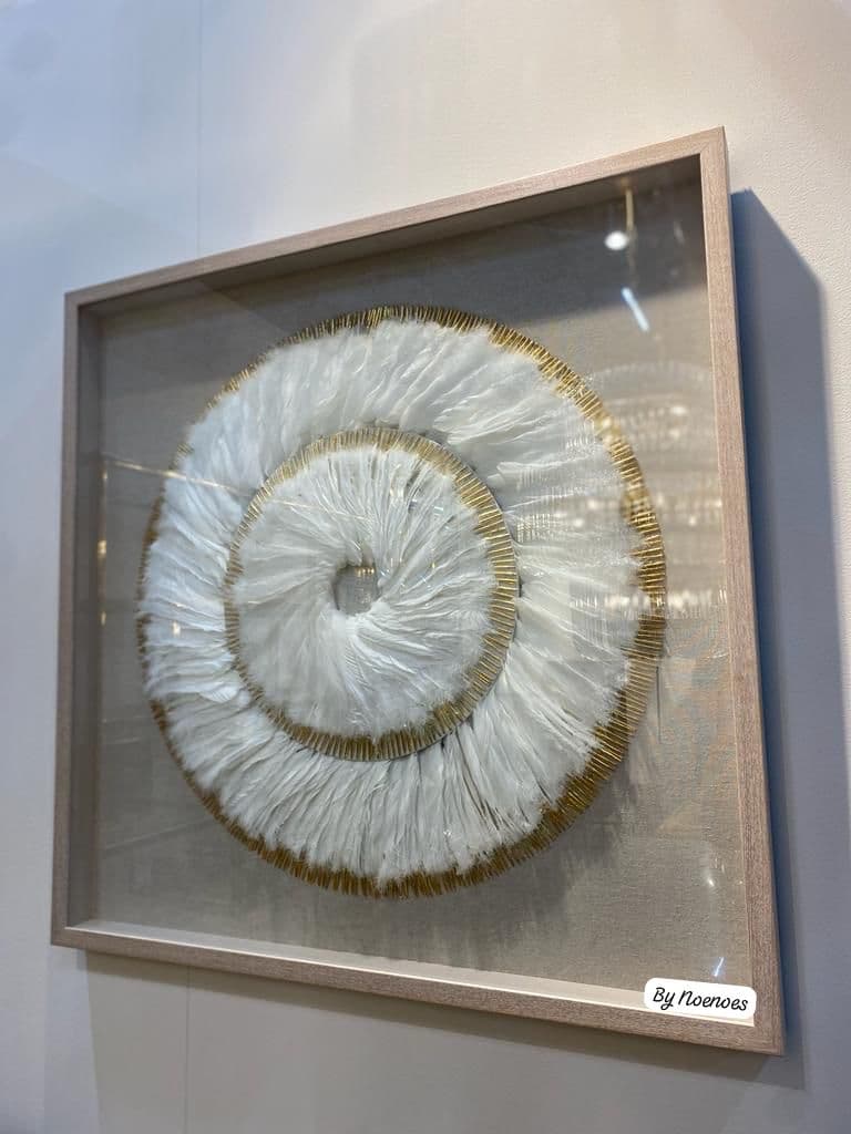 Wanddecoratie veren wit goud spiraal 100x100 cm ingelijst