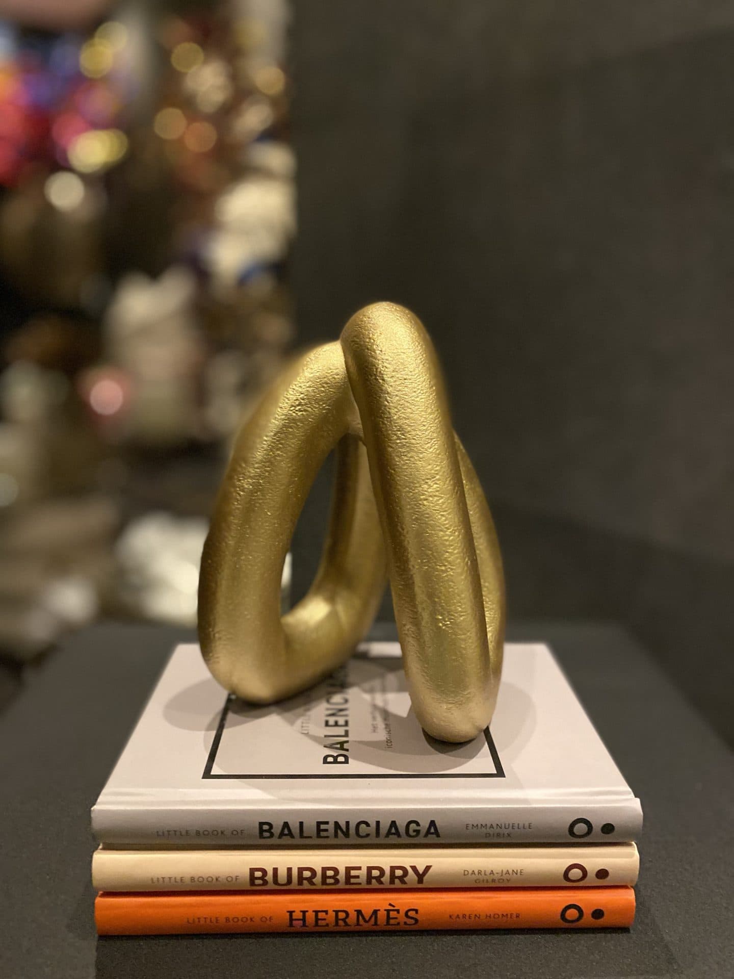 Ornament goud vlechtvorm decoratief beeld 12x13x18,5 cm