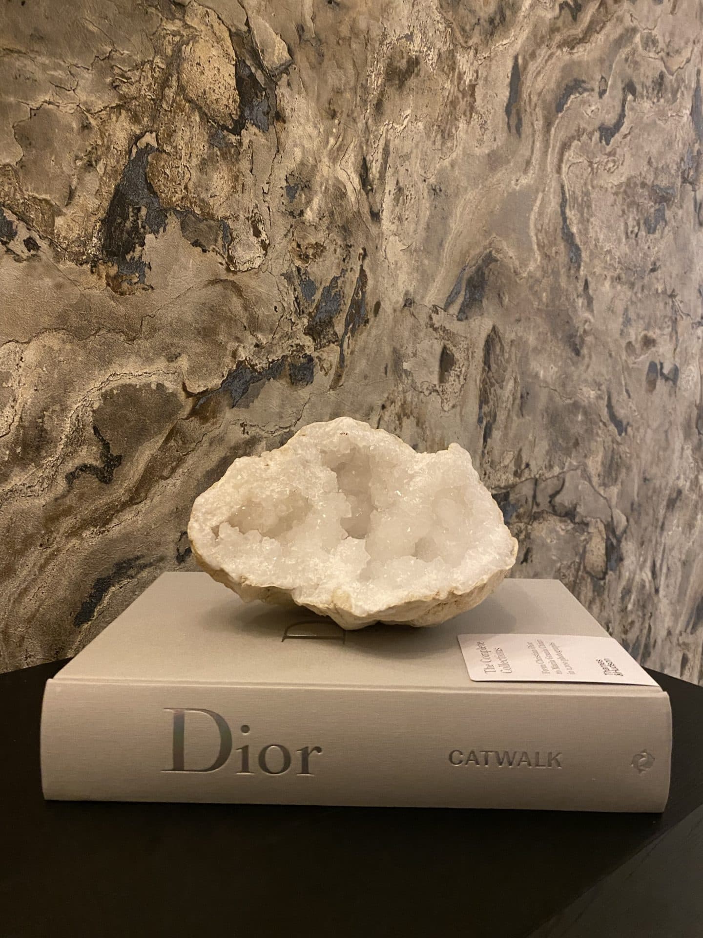 Bergkristal geode wit 18x10,5x14,5 cm - natuursteen decoratie