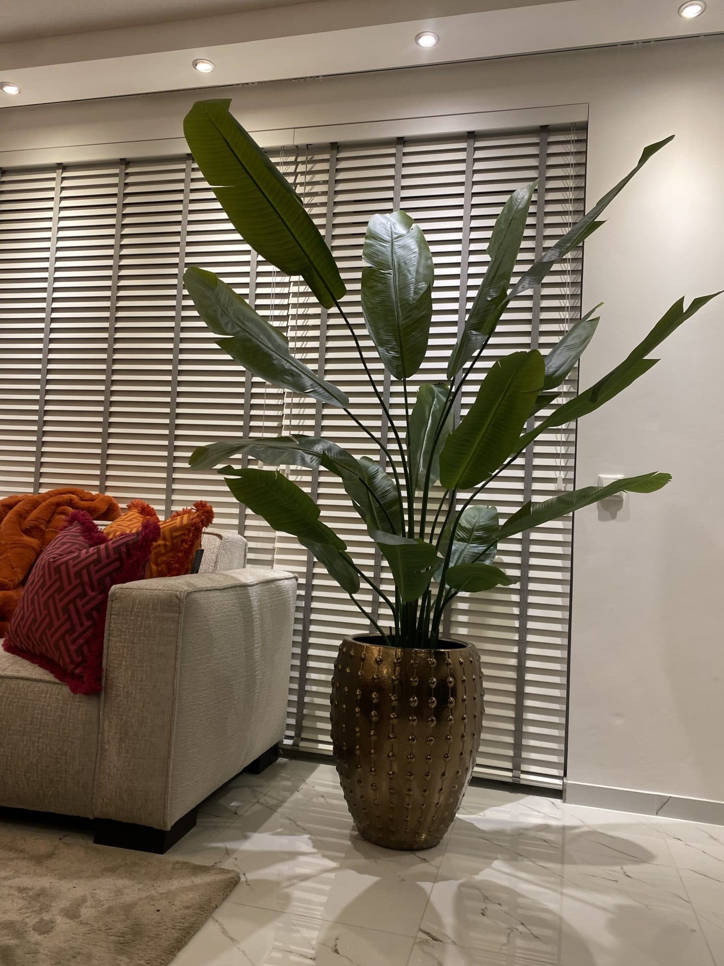 Vaas goud-brons Mamba opgemaakt met Strelitzia kunstplant XL